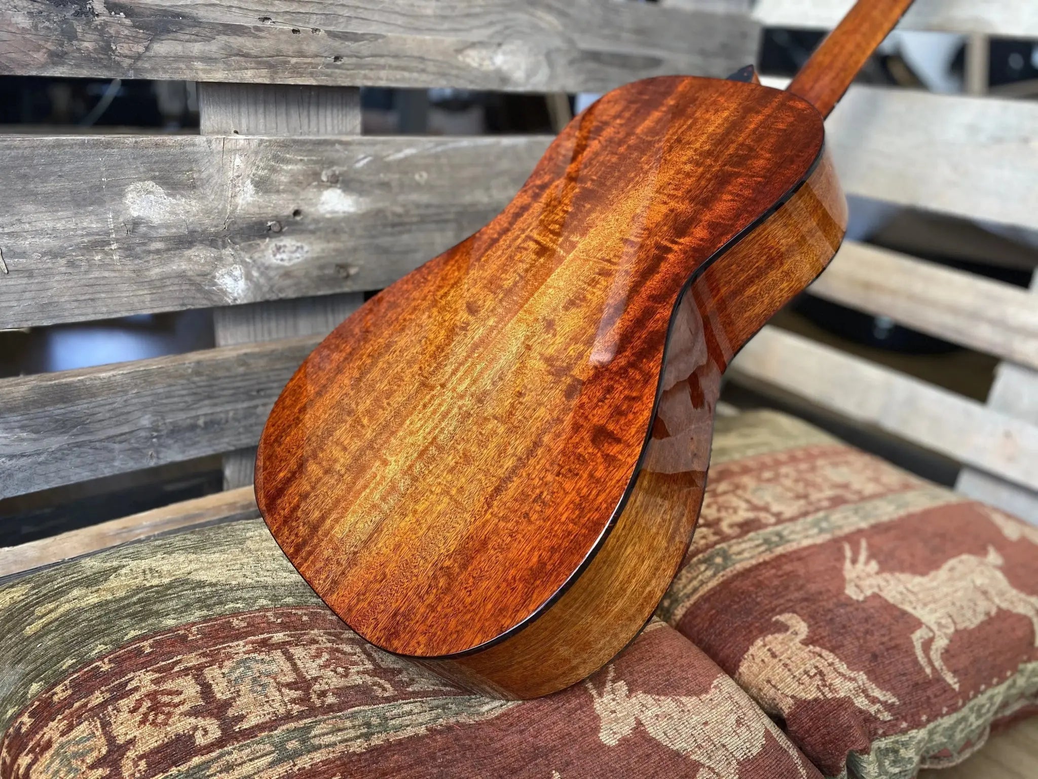 Eastman E10PL Parlour model Left handed (Price inc. Custom Pro Setup Package) - Richards Guitars Of Stratford Upon Avon