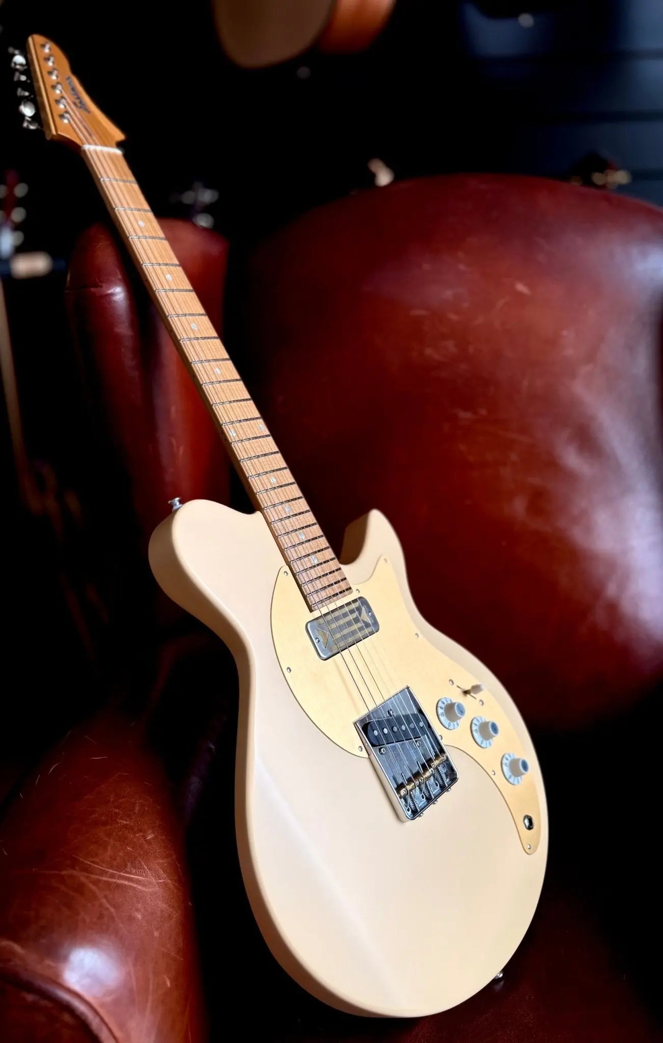 Eastman Fullertone SC52 Desert Sand (Price inc. Custom Pro Setup Package) - Richards Guitars Of Stratford Upon Avon