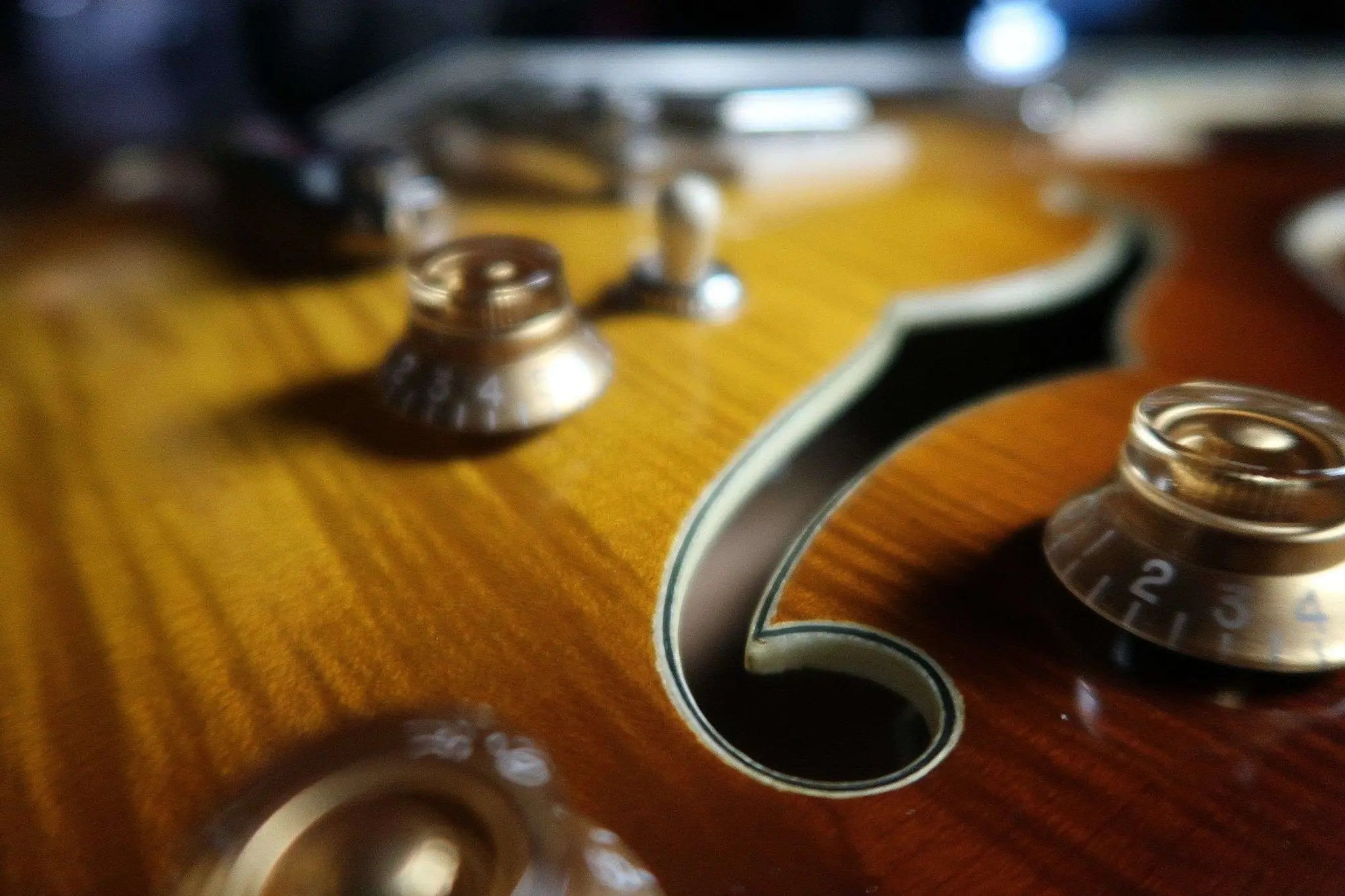 Eastman T184mx GB (Price inc. Custom Pro Setup Package) - Richards Guitars Of Stratford Upon Avon