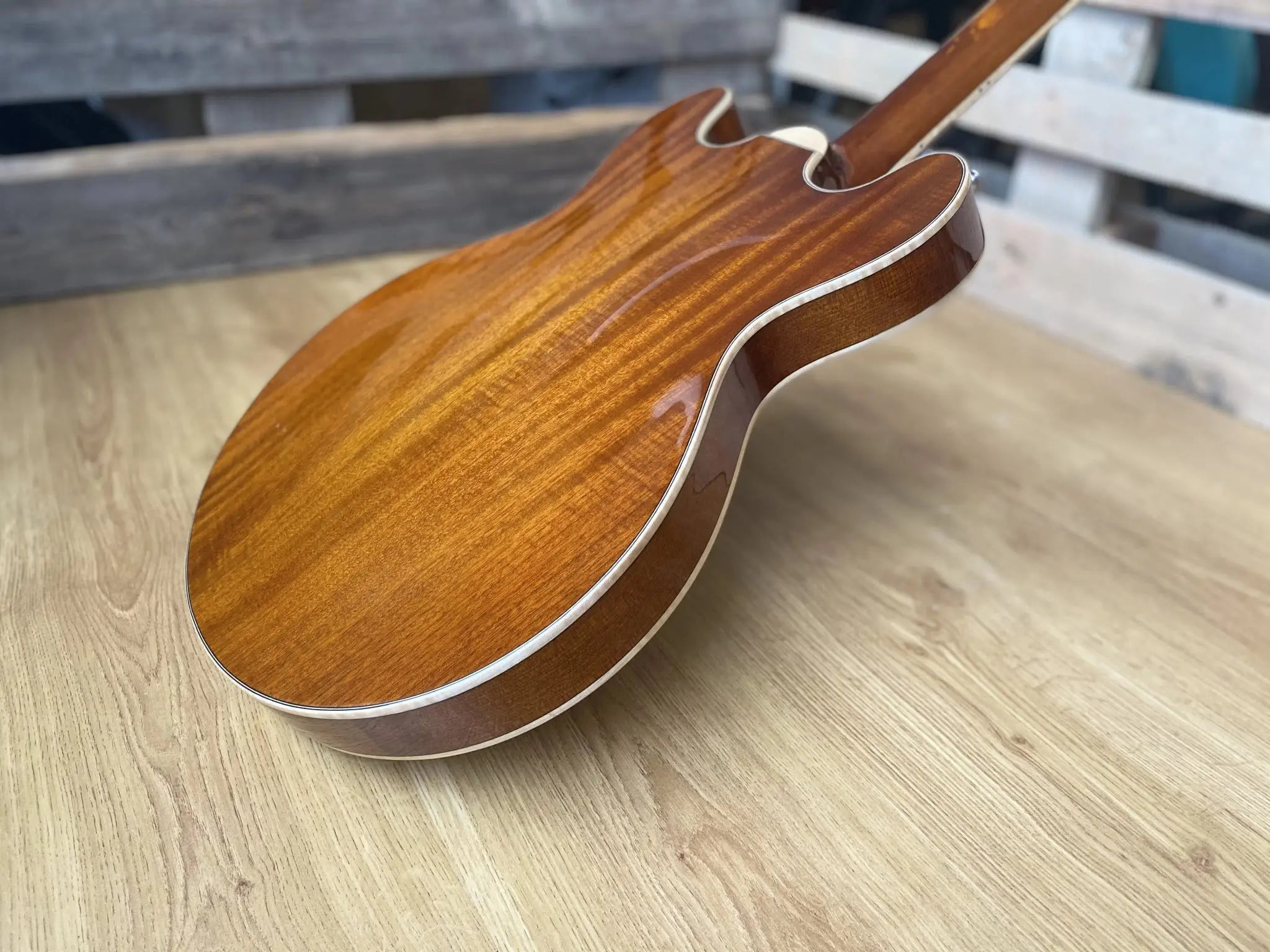 Eastman T185mx GB (Price inc. Custom Pro Setup Package) - Richards Guitars Of Stratford Upon Avon