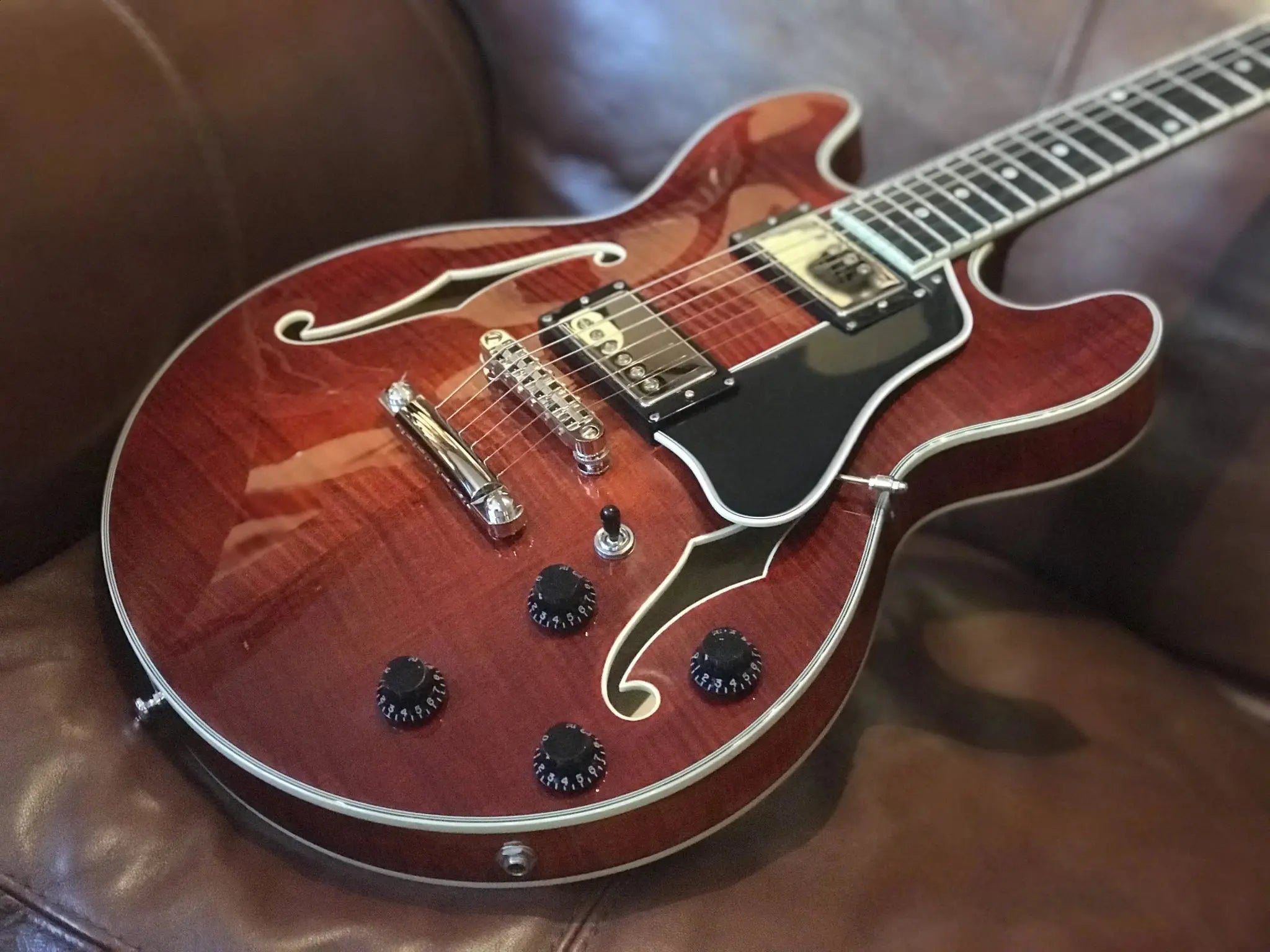 Eastman T484 Classic (Price inc. Custom Pro Setup Package) - Richards Guitars Of Stratford Upon Avon