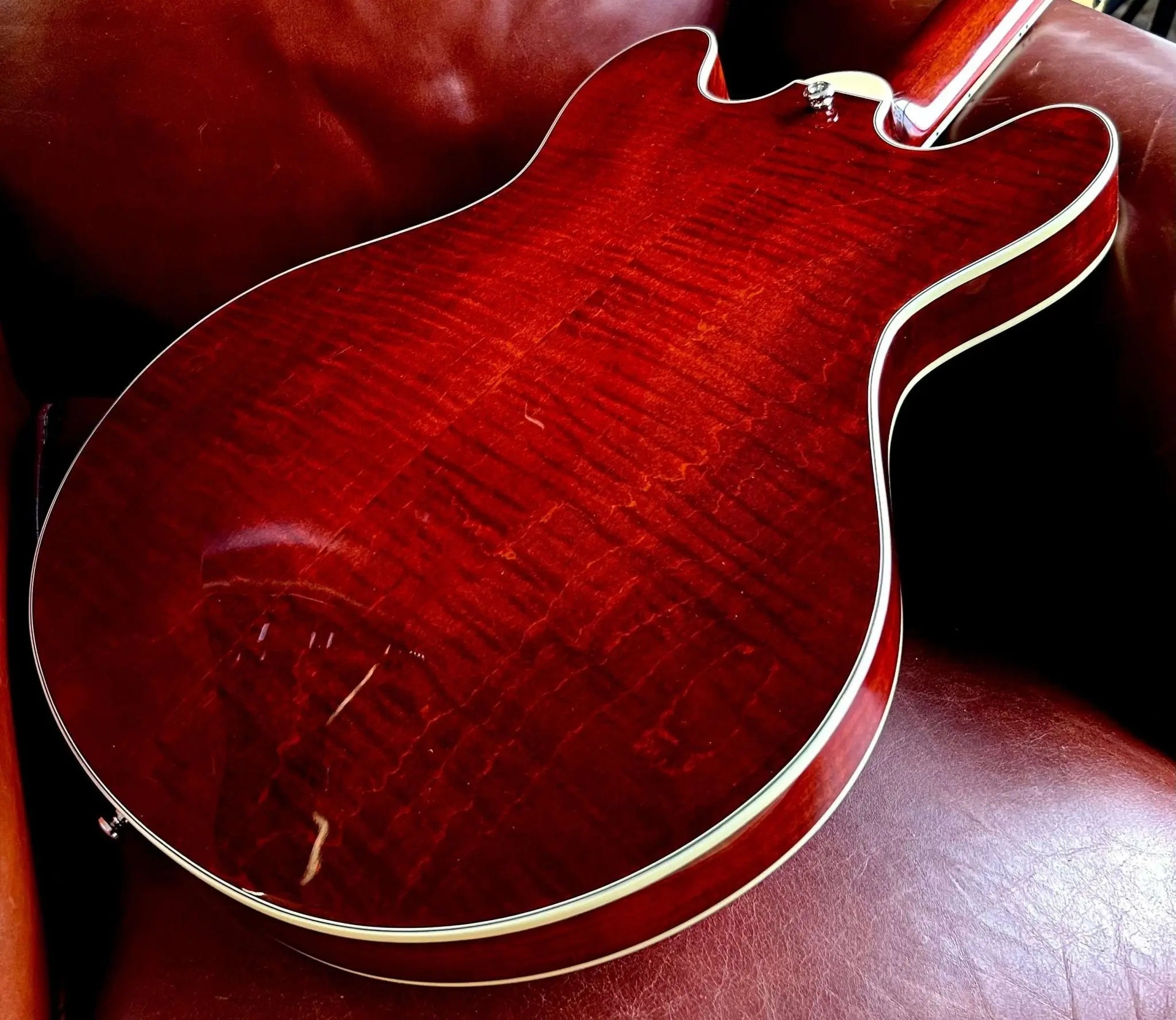 Eastman T486 Classic (Price inc. Custom Pro Setup Package) - Richards Guitars Of Stratford Upon Avon