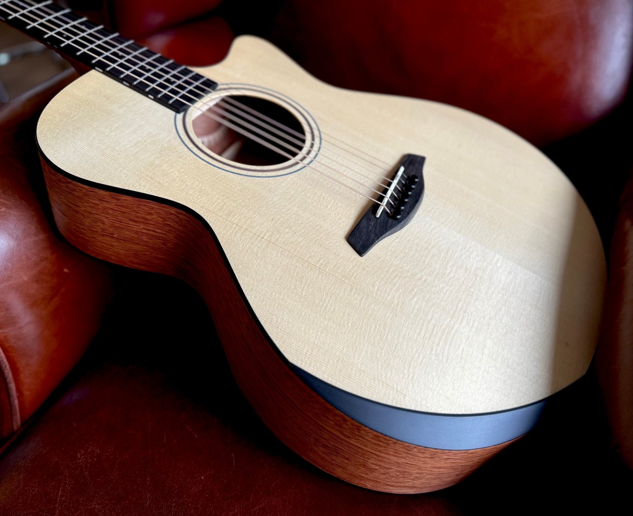 Furch Blue Performance Gc - EMa EAS - VTC - Richards Guitars Of Stratford Upon Avon
