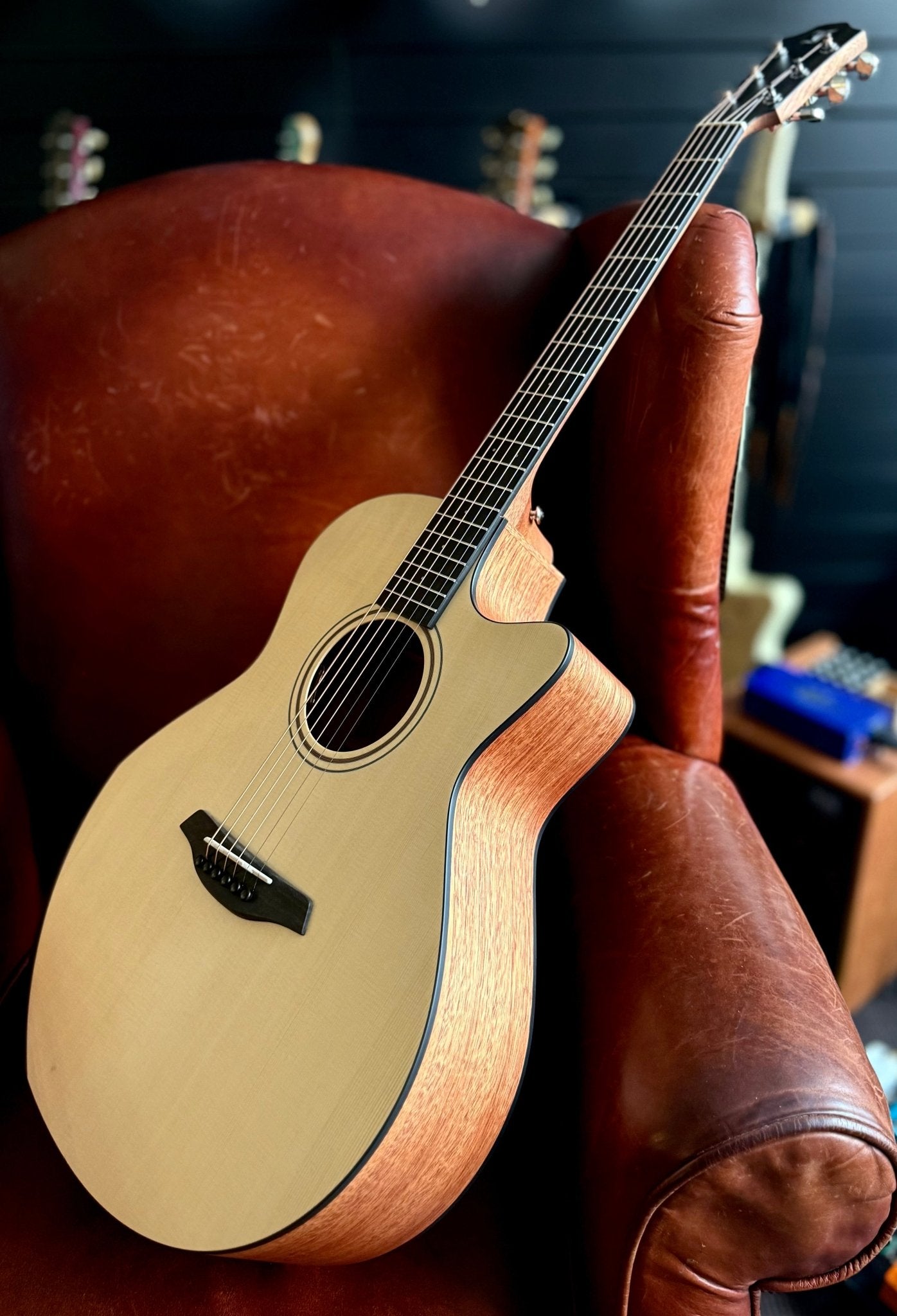 Furch Blue Performance Gc - EMa EAS - VTC - Richards Guitars Of Stratford Upon Avon