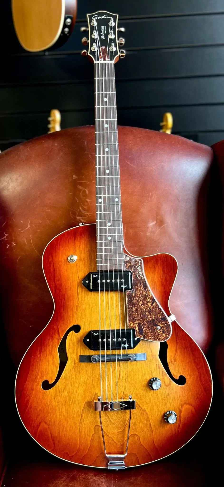 GODIN 5th Avenue CW Kingpin II Cognac Burst