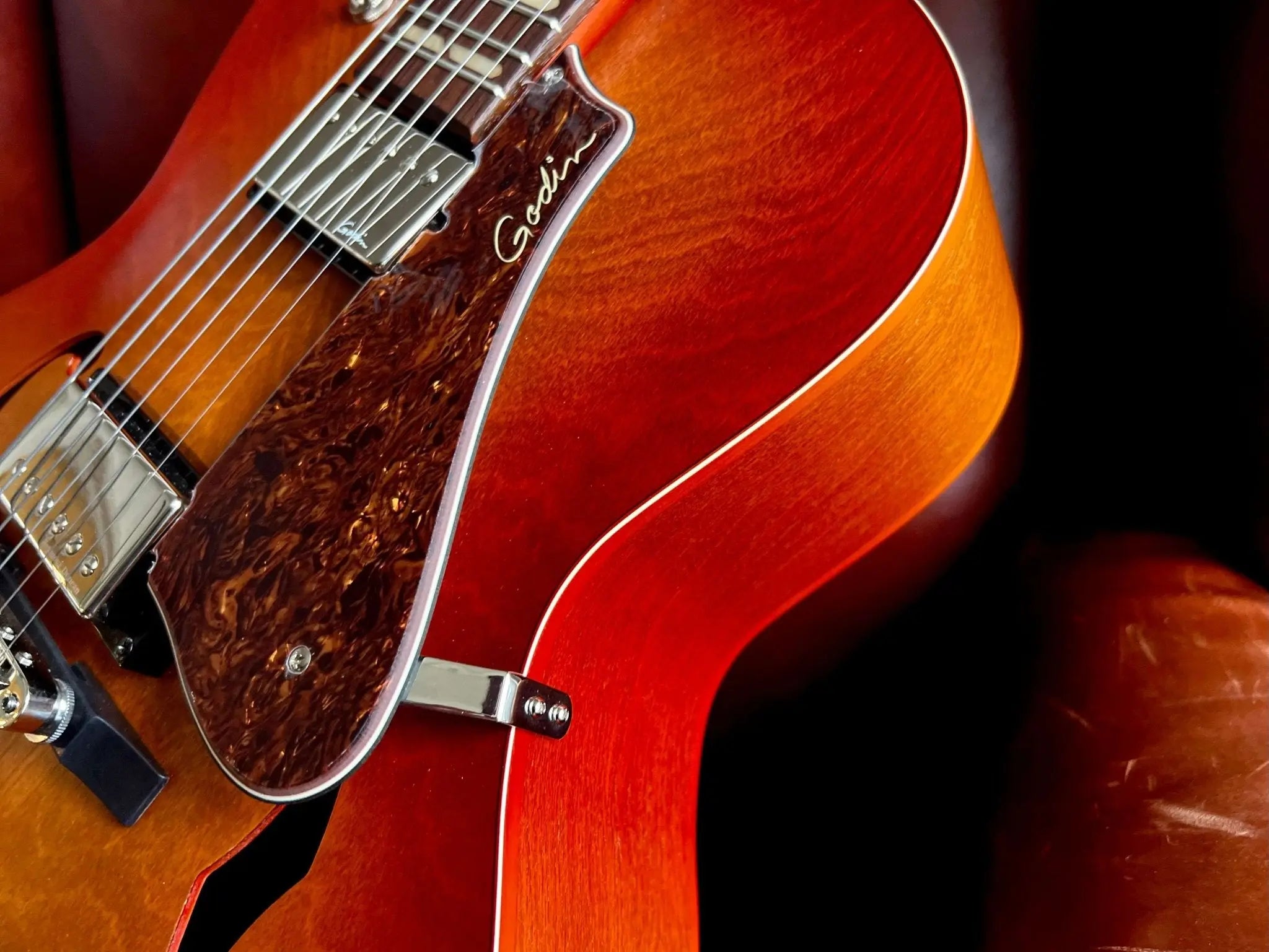 Godin 5th Avenue Jumbo Semi - Acoustic Guitar ~ Memphis Sun - Richards Guitars Of Stratford Upon Avon