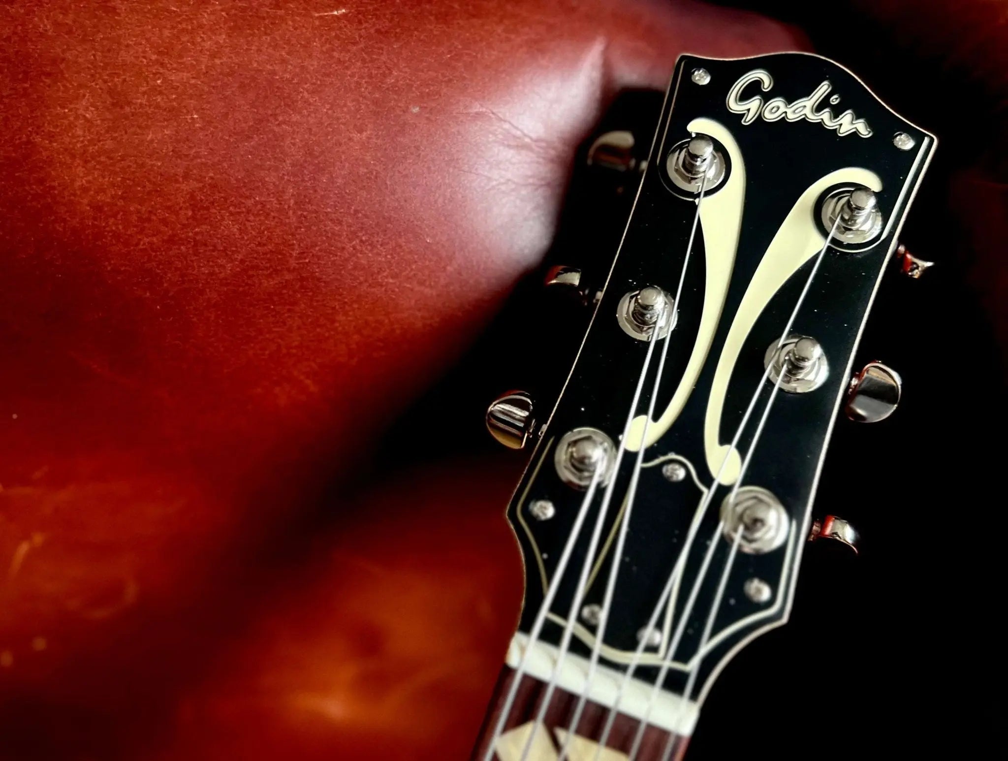 Godin 5th Avenue Jumbo Semi - Acoustic Guitar ~ Memphis Sun - Richards Guitars Of Stratford Upon Avon