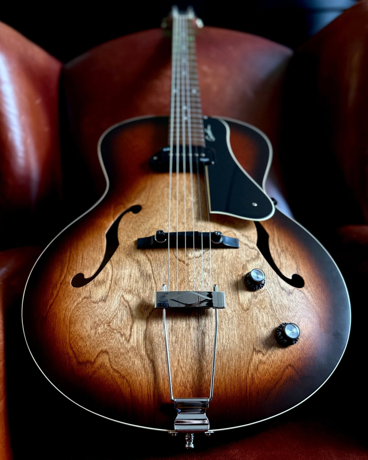 GODIN 5th Avenue Kingpin P90 Vintage Burst - Richards Guitars Of Stratford Upon Avon