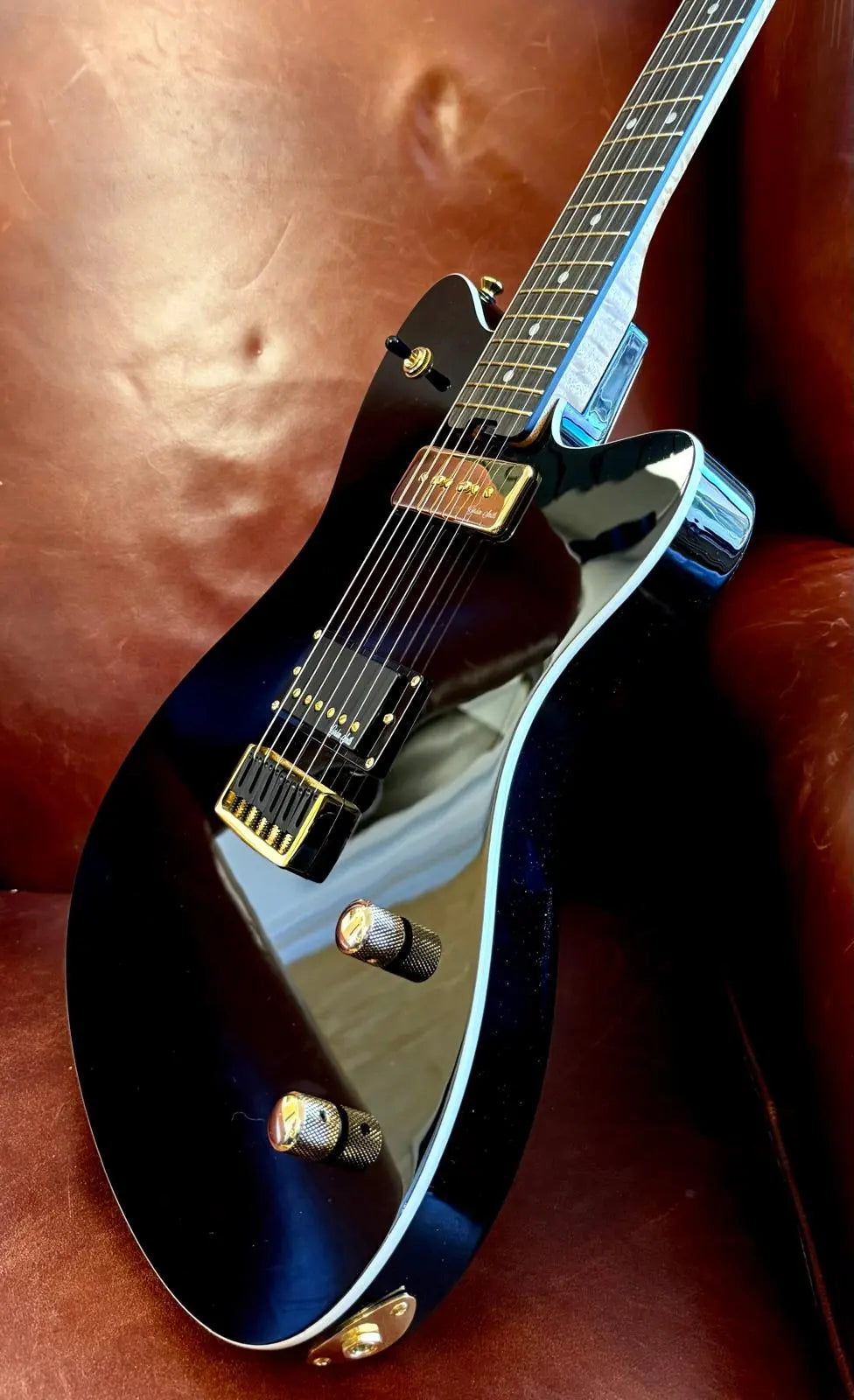 Gordon Smith Gatsby Deluxe - Jet Black - Richards Guitars Of Stratford Upon Avon