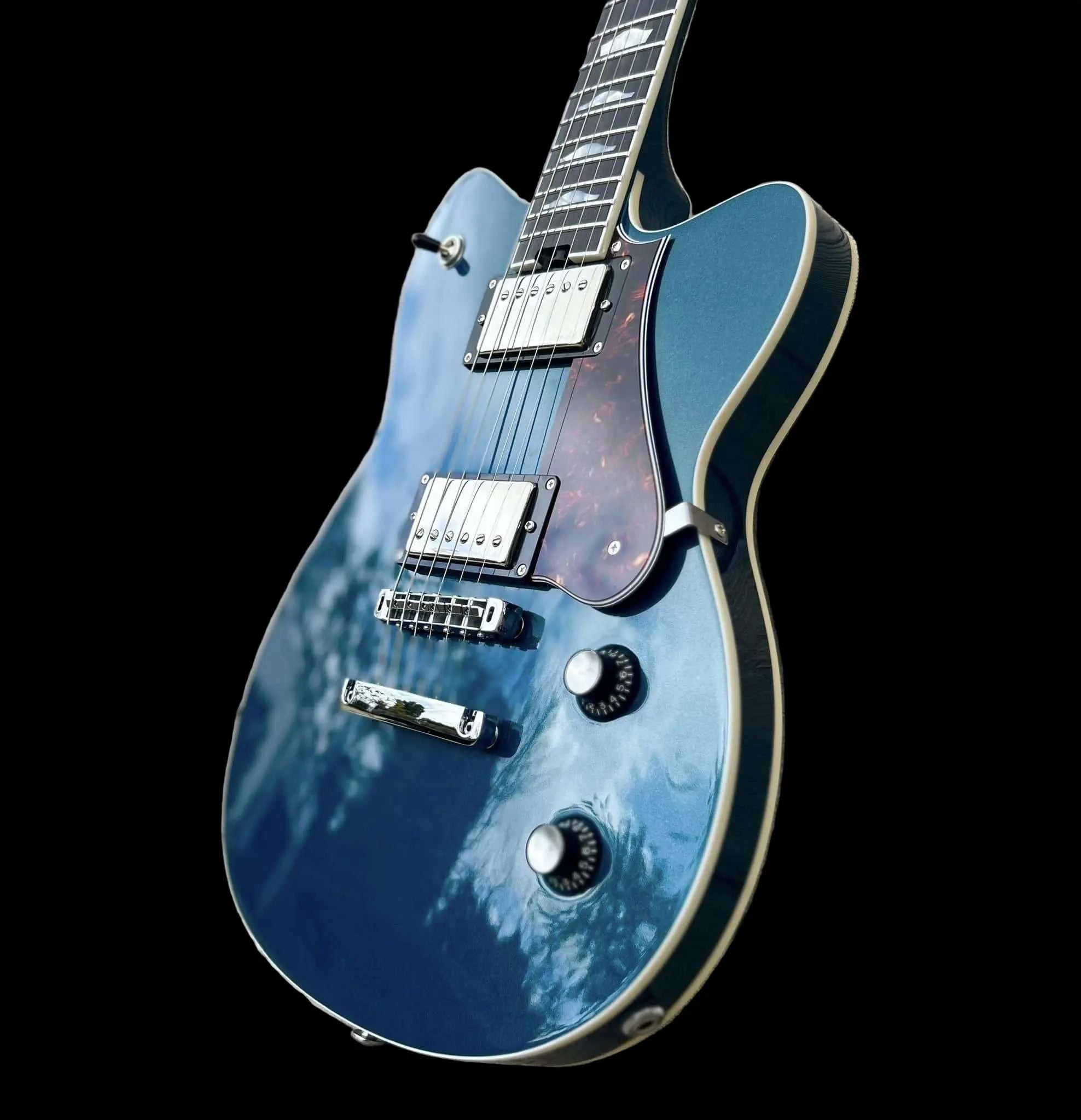 Gordon Smith Grande (Blue) Plus Hand Made Walsall Leather Guitar Strap (Worth £120) - Richards Guitars Of Stratford Upon Avon