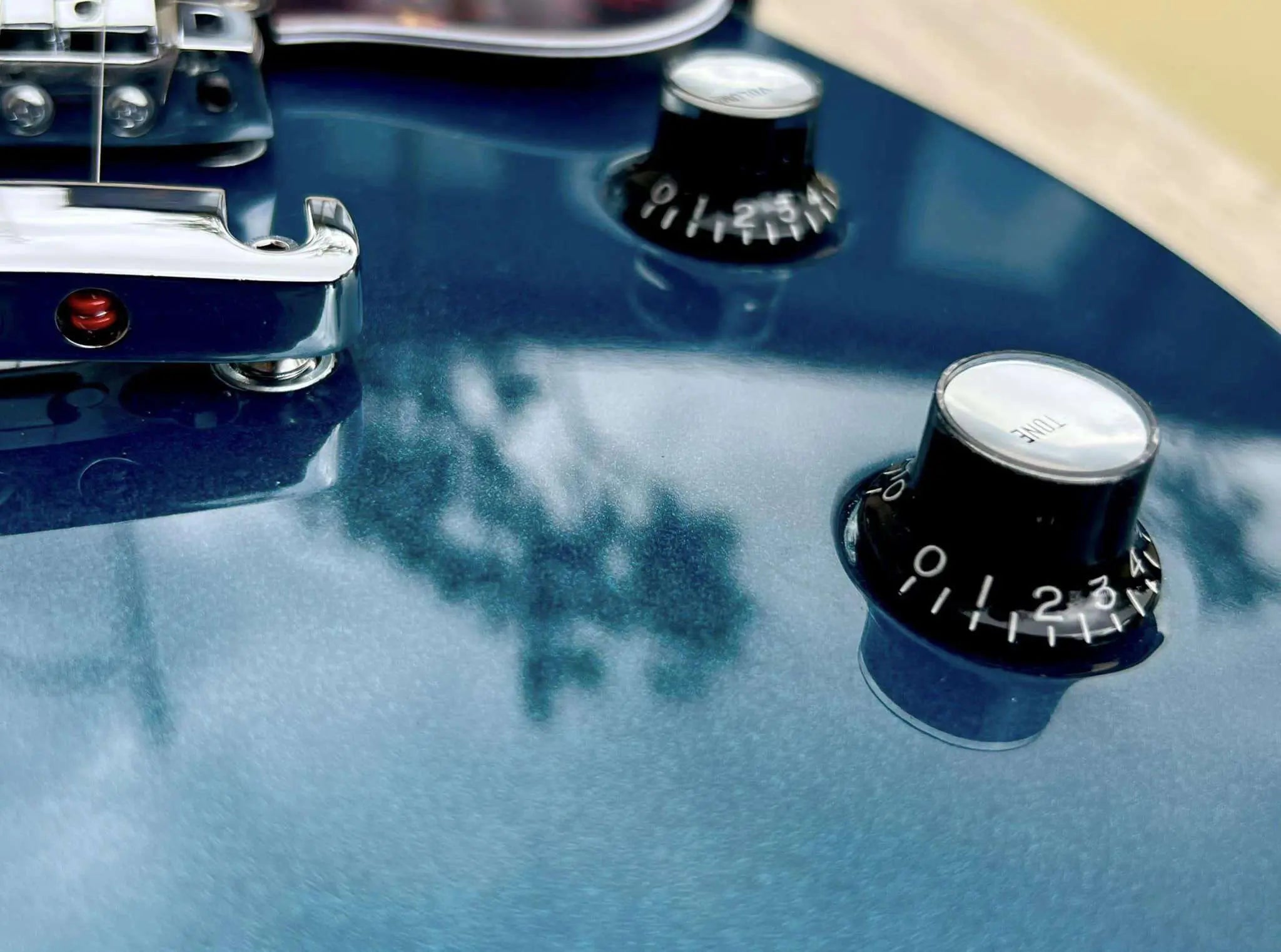 Gordon Smith Grande (Blue) Plus Hand Made Walsall Leather Guitar Strap (Worth £120) - Richards Guitars Of Stratford Upon Avon