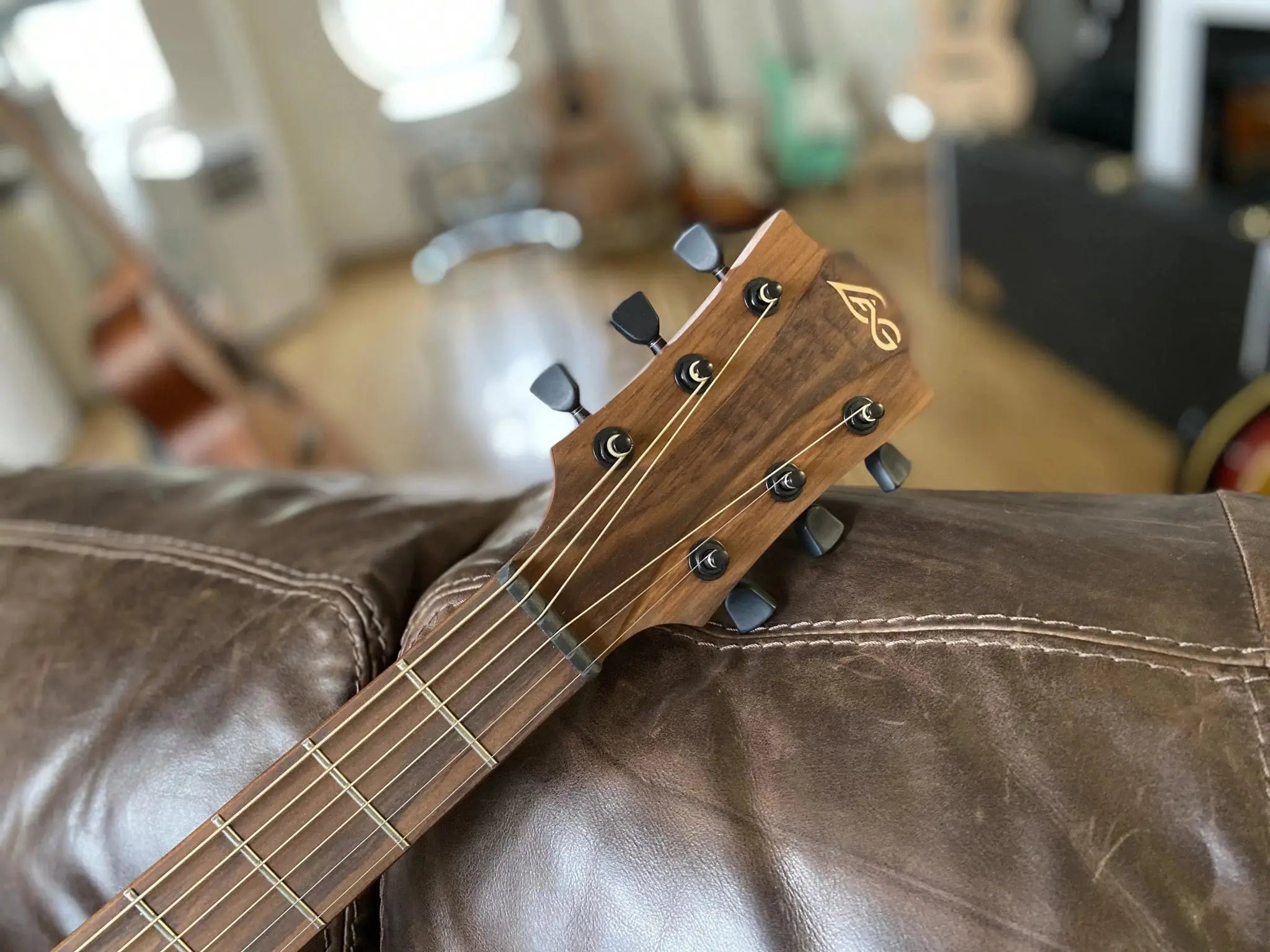 LAG T70DCE DREADNOUGHT CUTAWAY ELECTRO - Richards Guitars Of Stratford Upon Avon