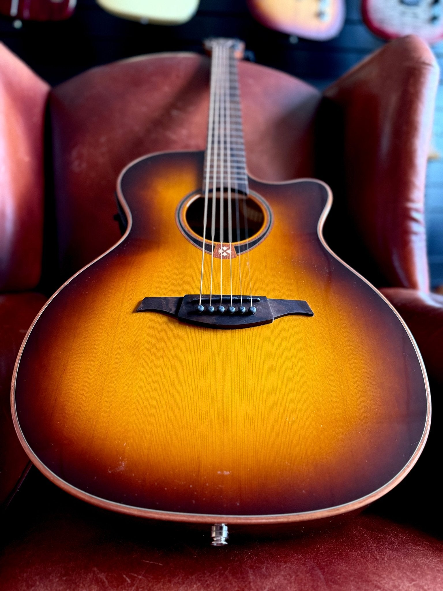 LAG TRAMONTANE 118 T118ASCE - BRS AUDITORIUM SLIM CUT ELECTRO BROWN SHADOWw' £225 Custom Pro Setup Package Included - Richards Guitars Of Stratford Upon Avon