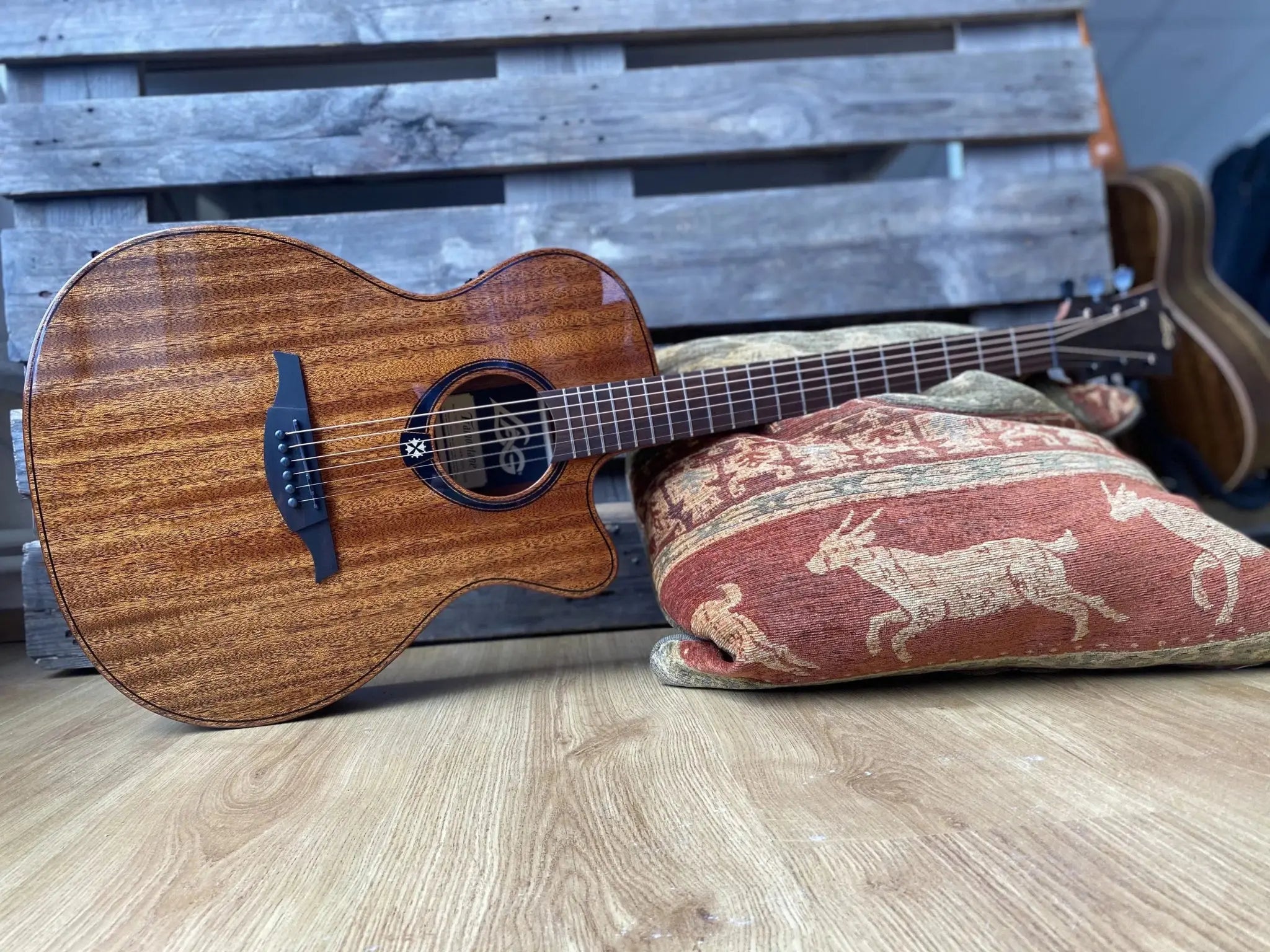 LAG TRAMONTANE 98 T98ACE AUDITORIUM, CUTAWAY, ELECTRO - Richards Guitars Of Stratford Upon Avon