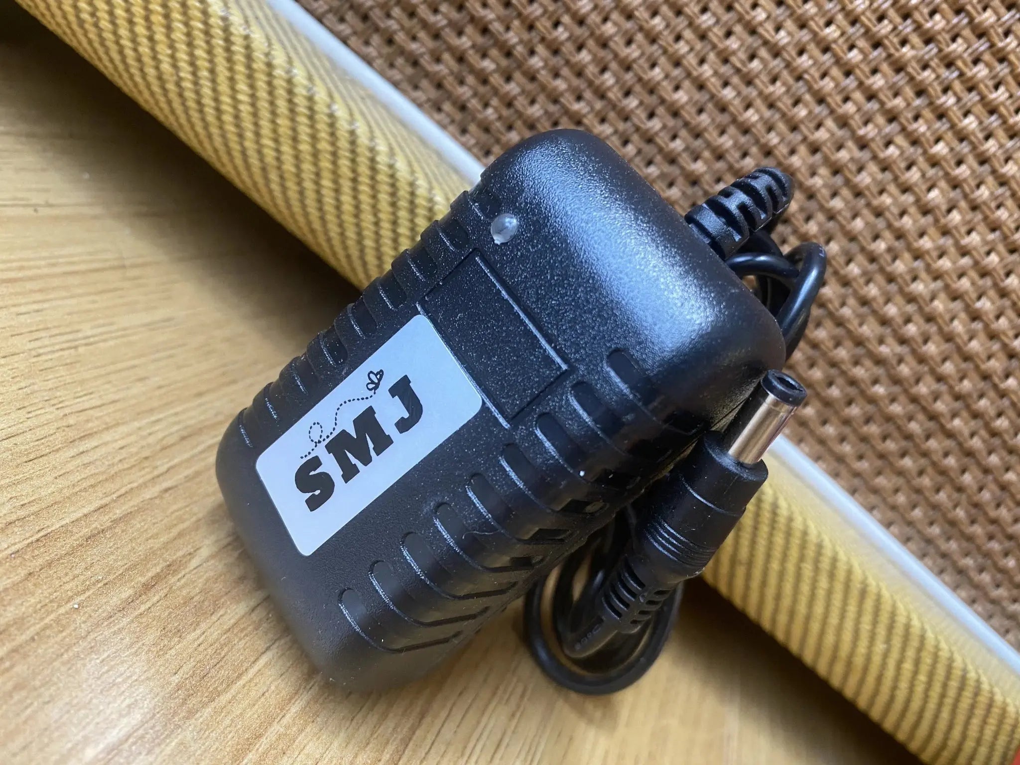 SMJ 9V Power Supply Suitable For All SMJ LEGEND Series Guitar Pedals - Richards Guitars Of Stratford Upon Avon