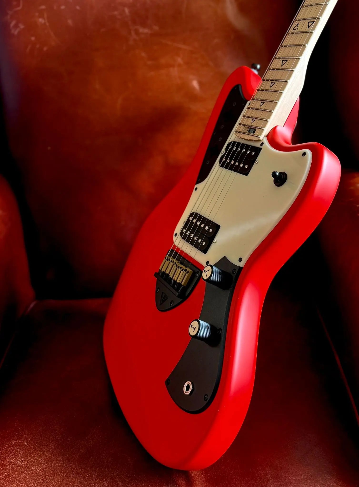 Valiant Jupiter Lipstick Red - Richards Guitars Of Stratford Upon Avon