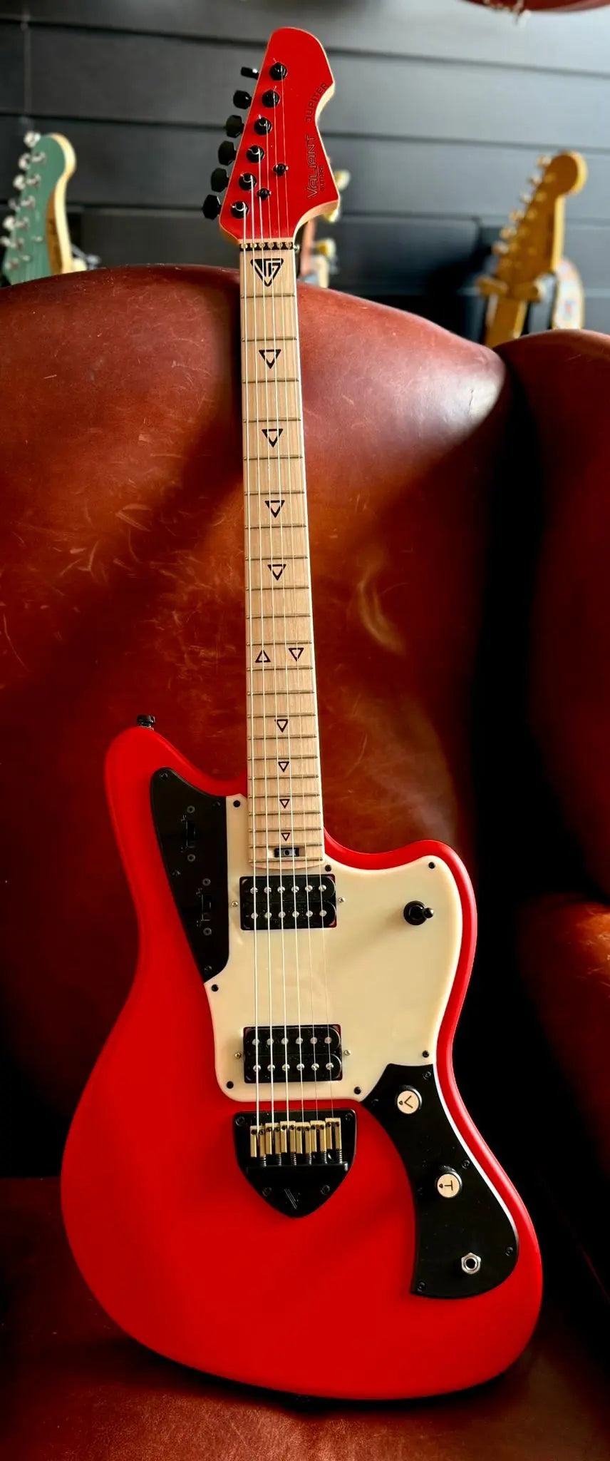 Valiant Jupiter Lipstick Red - Richards Guitars Of Stratford Upon Avon