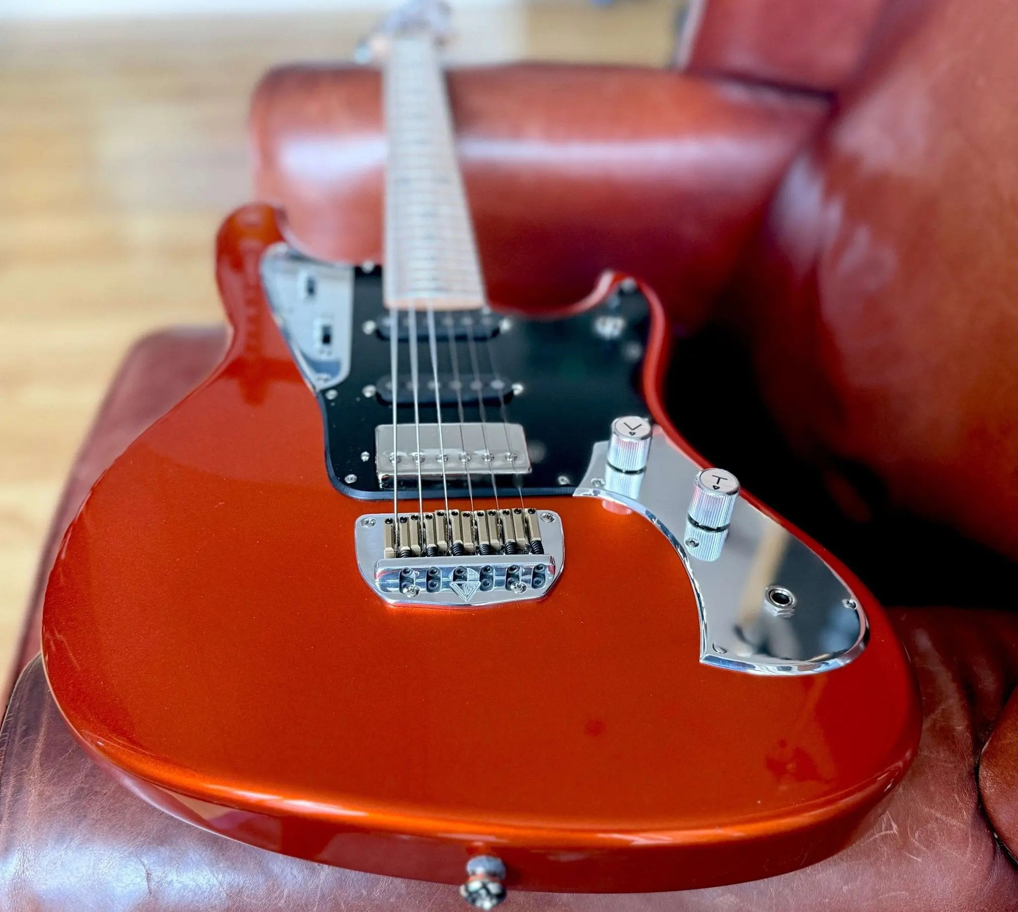 Valiant Mercury Copper With Stainless Steel Frets Upgdrade - Richards Guitars Of Stratford Upon Avon