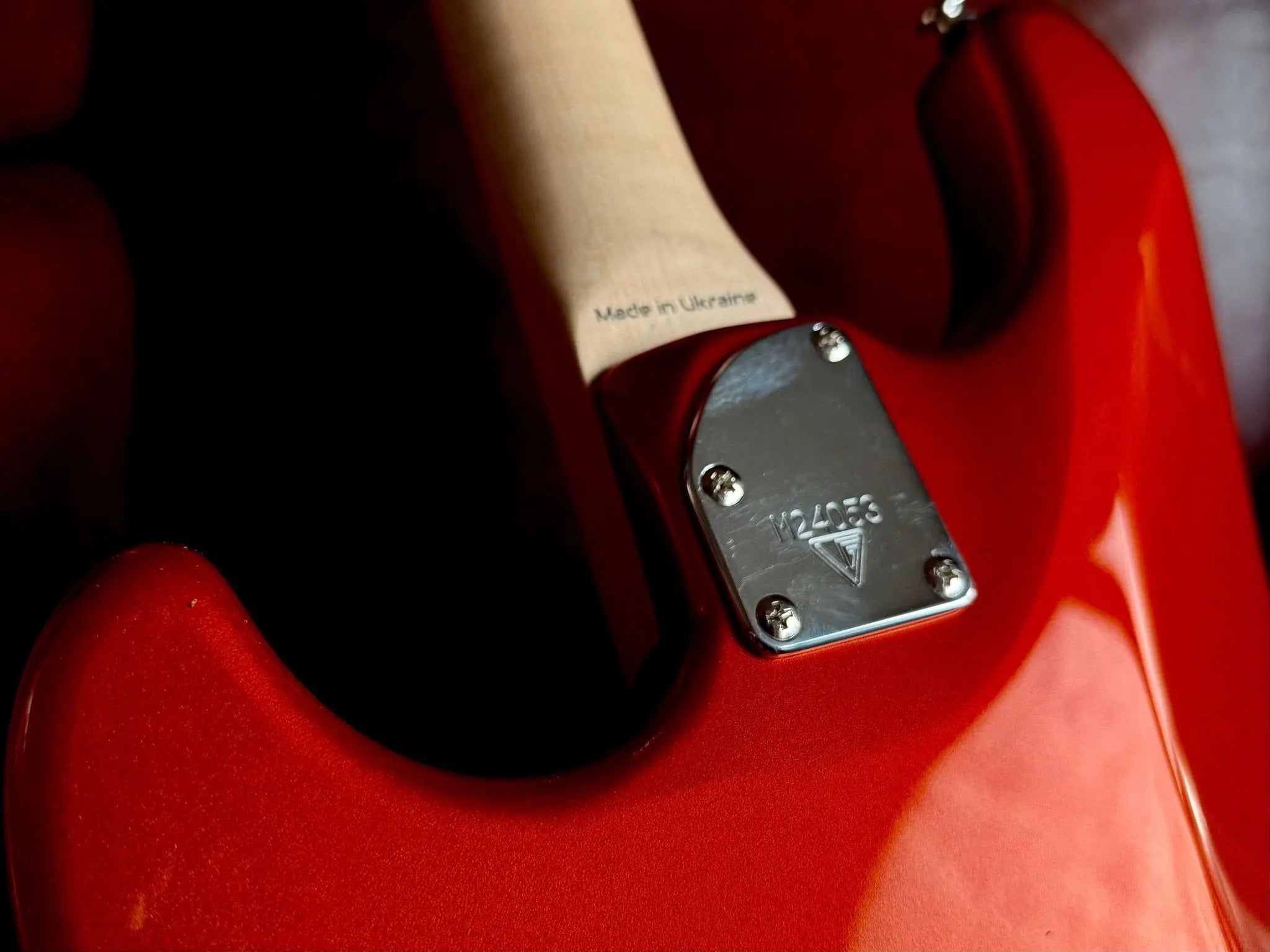 Valiant Mercury Copper With Stainless Steel Frets Upgdrade - Richards Guitars Of Stratford Upon Avon