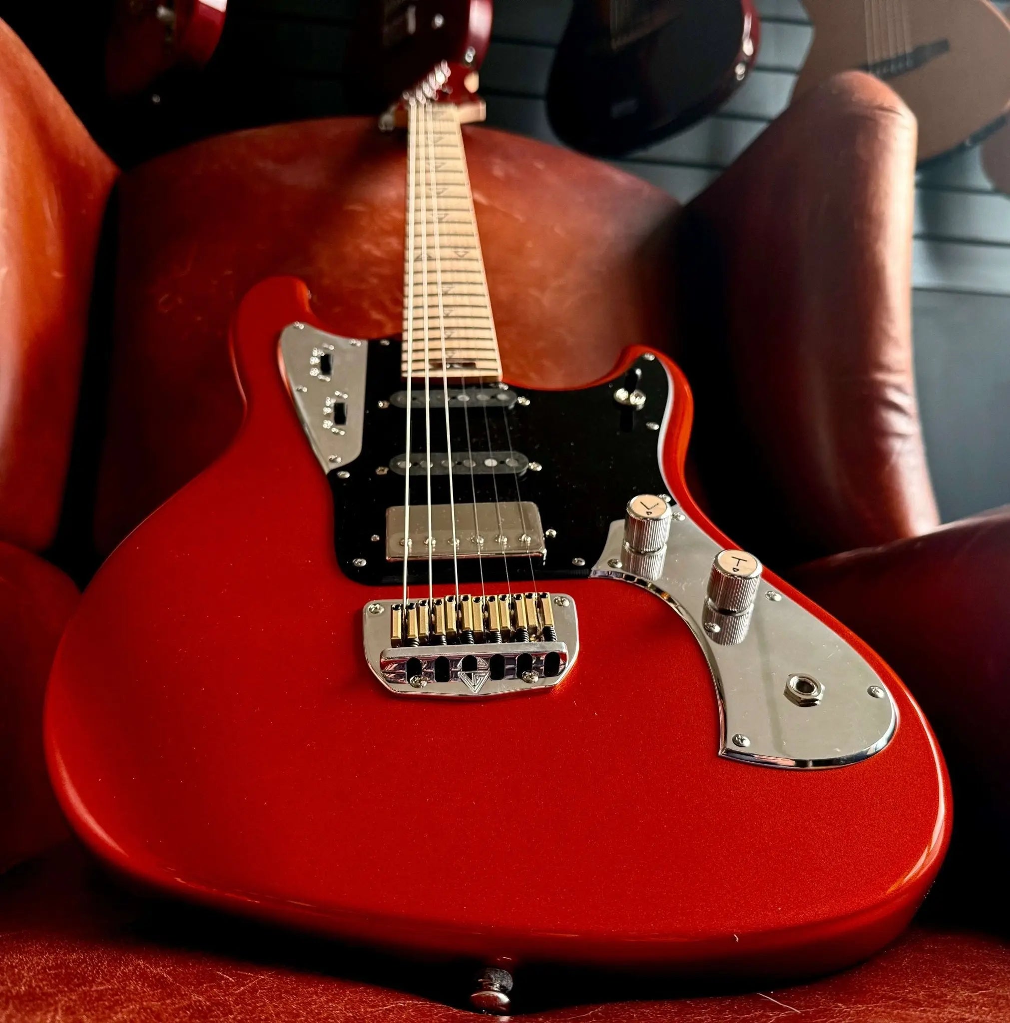 Valiant Mercury Copper With Stainless Steel Frets Upgdrade - Richards Guitars Of Stratford Upon Avon