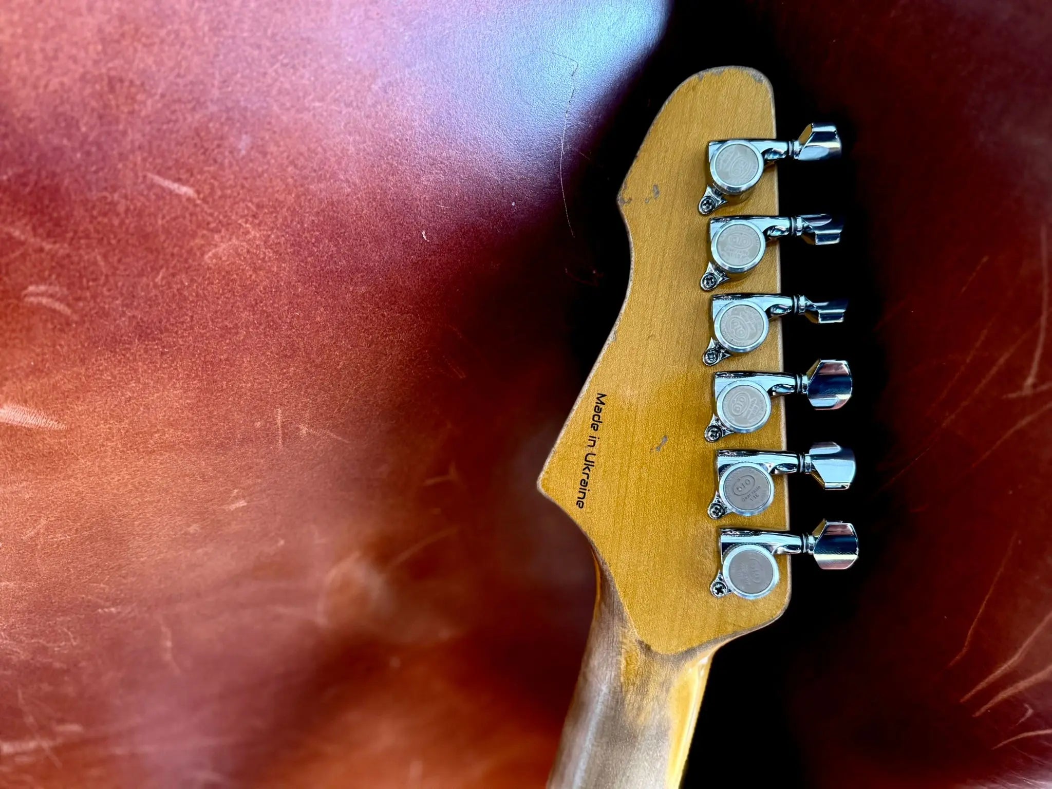 Valiant Soothsayer Distressed Mola Pink - Richards Guitars Of Stratford Upon Avon