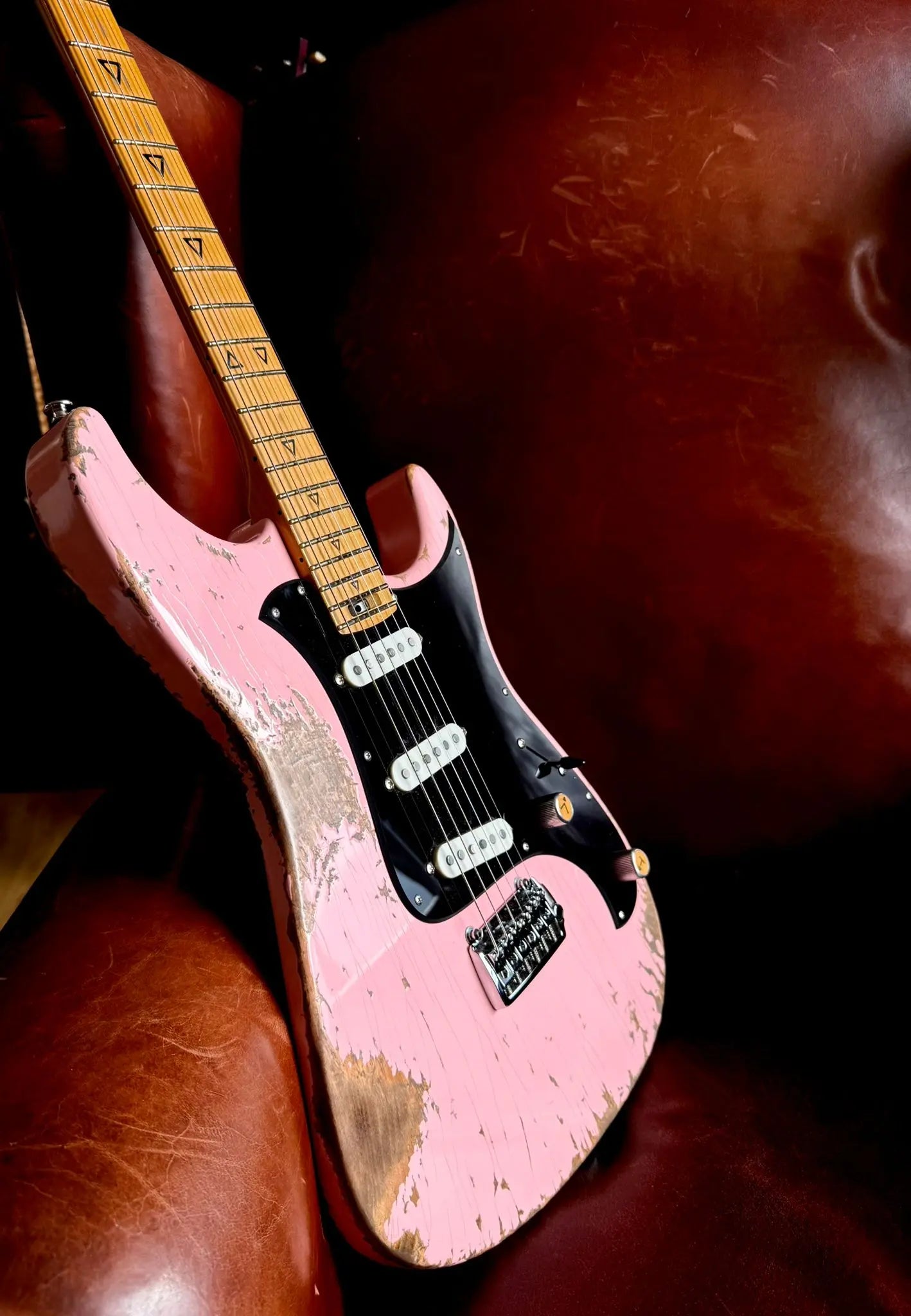 Valiant Soothsayer Distressed Mola Pink - Richards Guitars Of Stratford Upon Avon