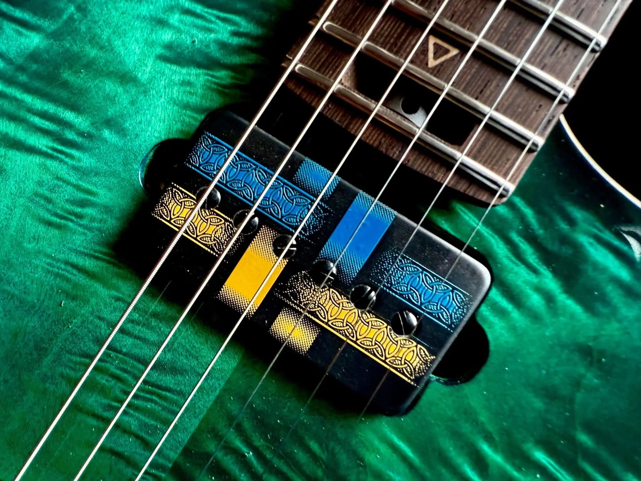Valiant Soothsayer Malachite Alchemist P90 Custom With Stainless Steel Frets Upgrade - Richards Guitars Of Stratford Upon Avon