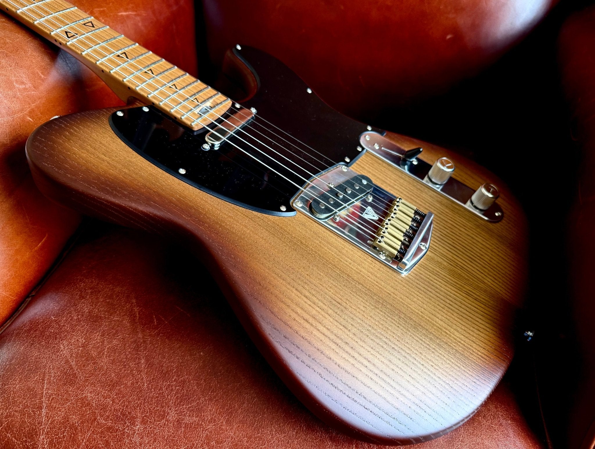 Valiant Titan SC With Stainless Steel Frets Upgrade Ebony Neck - Richards Guitars Of Stratford Upon Avon