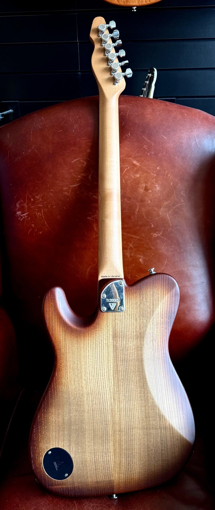 Valiant Titan SC With Stainless Steel Frets Upgrade Ebony Neck - Richards Guitars Of Stratford Upon Avon