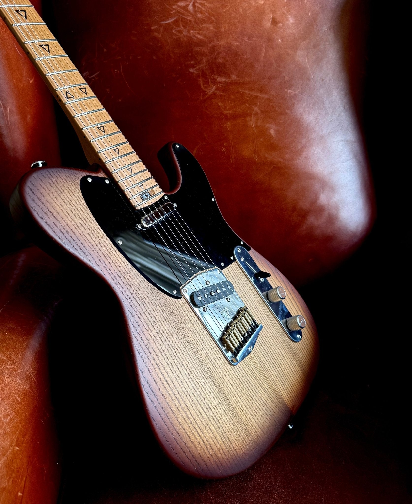 Valiant Titan SC With Stainless Steel Frets Upgrade Ebony Neck - Richards Guitars Of Stratford Upon Avon