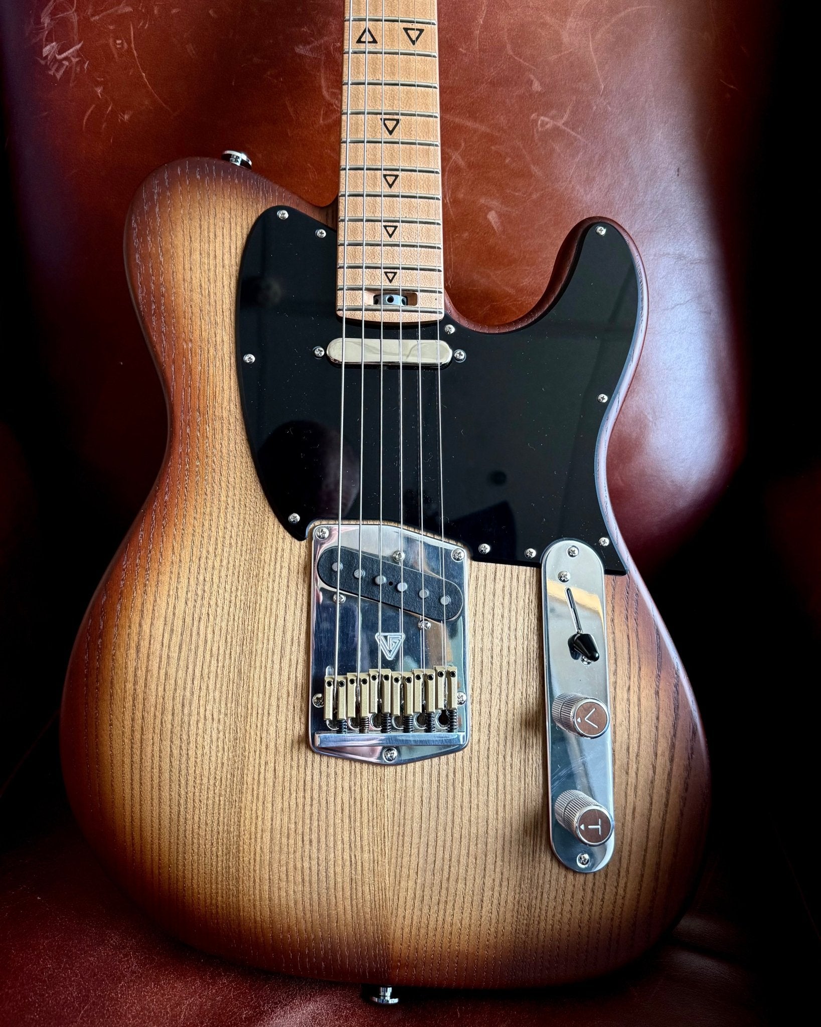 Valiant Titan SC With Stainless Steel Frets Upgrade Ebony Neck - Richards Guitars Of Stratford Upon Avon