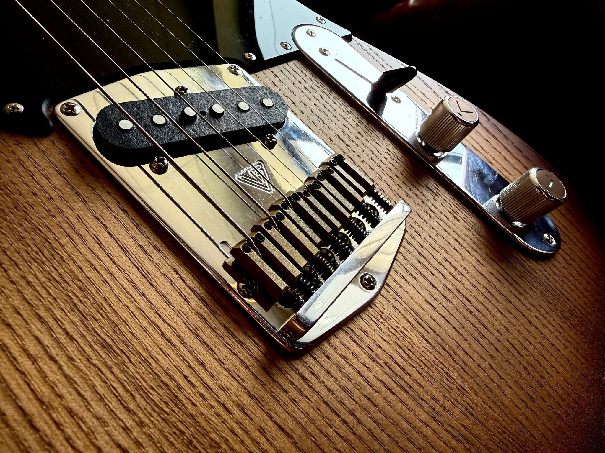 Valiant Titan SC With Stainless Steel Frets Upgrade Ebony Neck - Richards Guitars Of Stratford Upon Avon