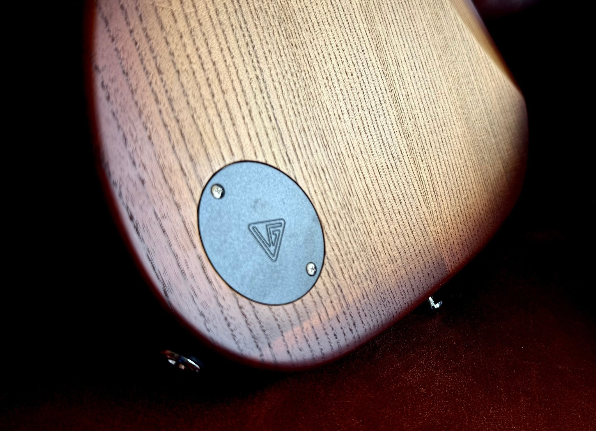 Valiant Titan SC With Stainless Steel Frets Upgrade Ebony Neck - Richards Guitars Of Stratford Upon Avon