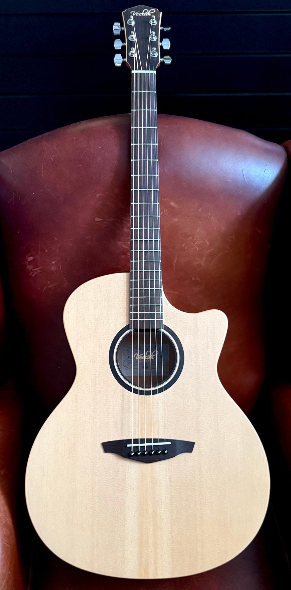 Veelah V1 GAC Solid Top Spruce Acoustic Guitar w/ Gig Bag - Richards Guitars Of Stratford Upon Avon