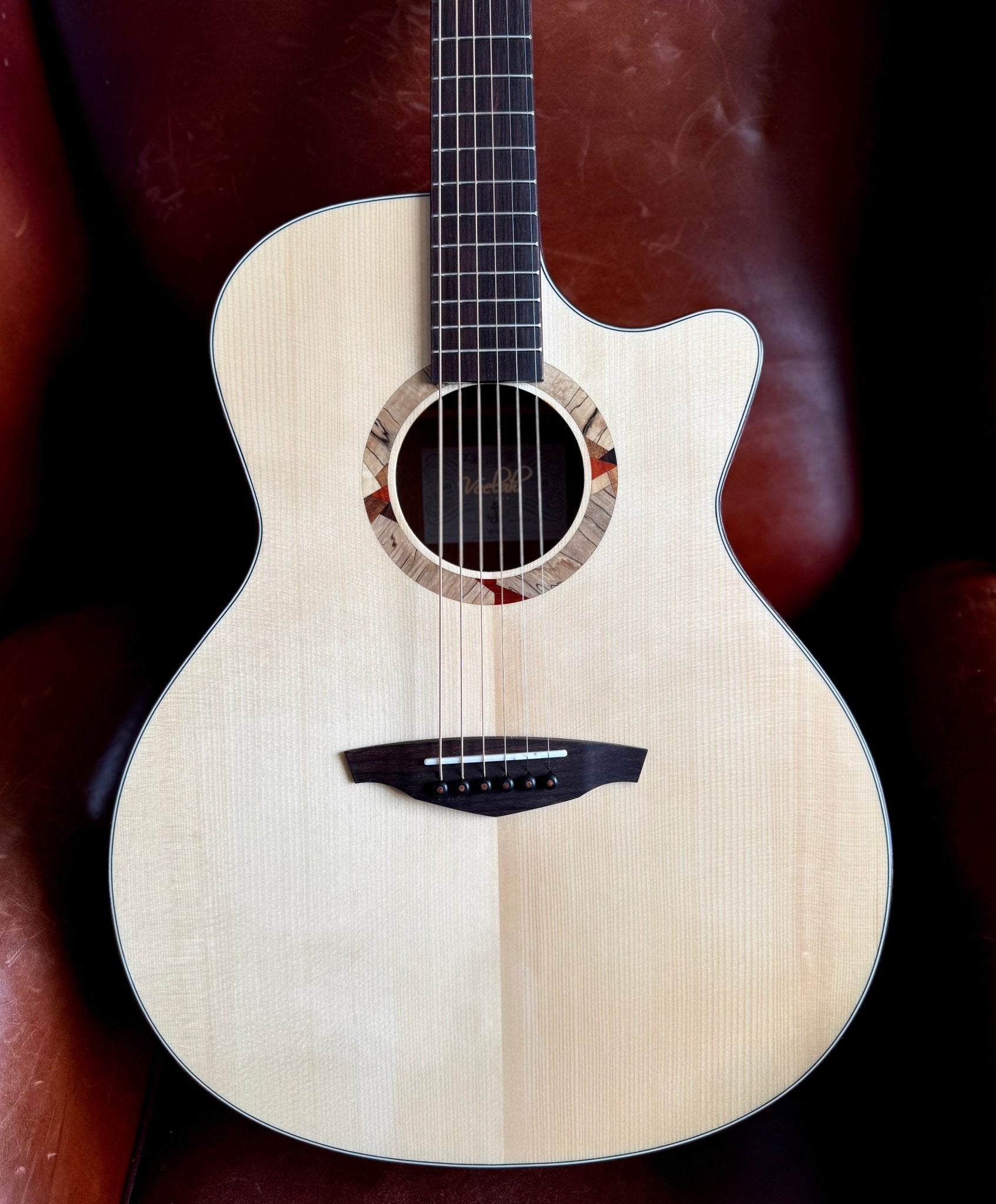 Veelah V2 GAC Solid Top Spruce Acoustic Guitar w/ Gig Bag - Richards Guitars Of Stratford Upon Avon