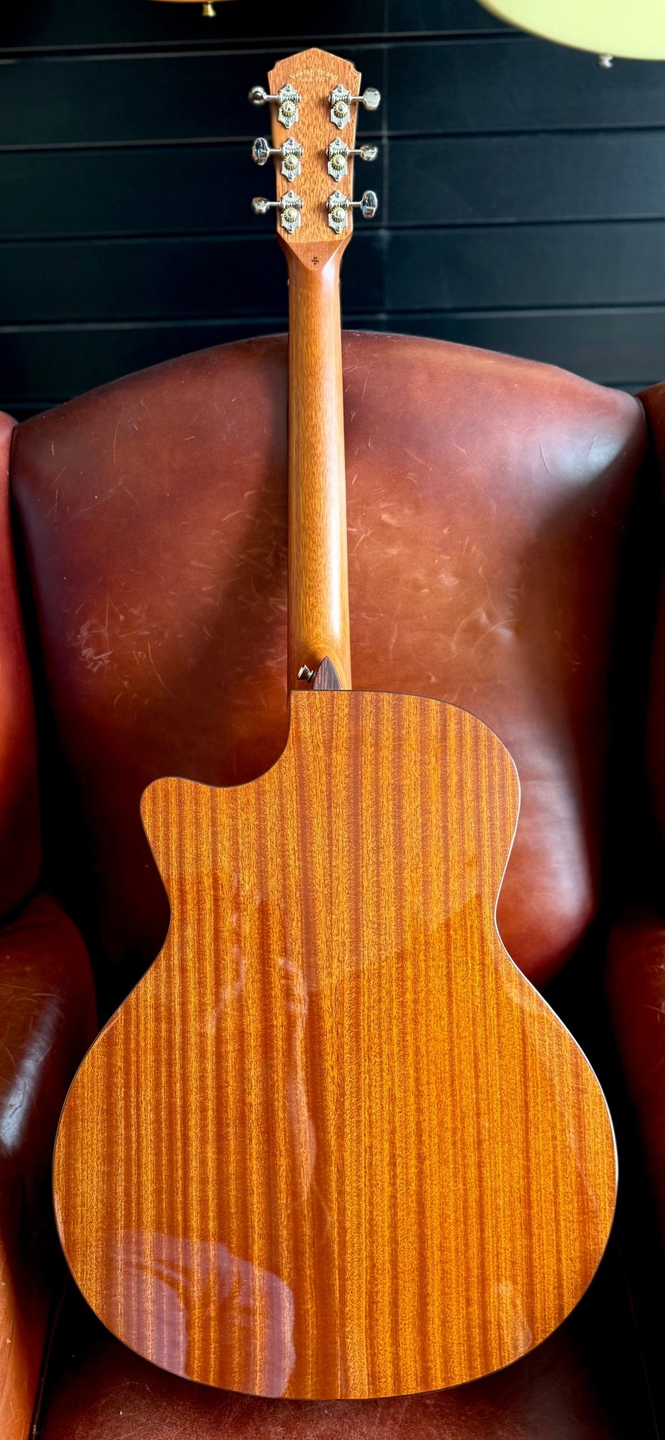 Veelah V2 GAC Solid Top Spruce Acoustic Guitar w/ Gig Bag - Richards Guitars Of Stratford Upon Avon