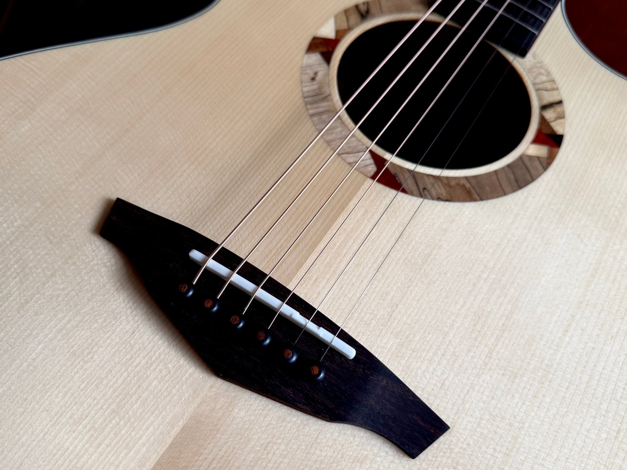 Veelah V2 GAC Solid Top Spruce Acoustic Guitar w/ Gig Bag - Richards Guitars Of Stratford Upon Avon