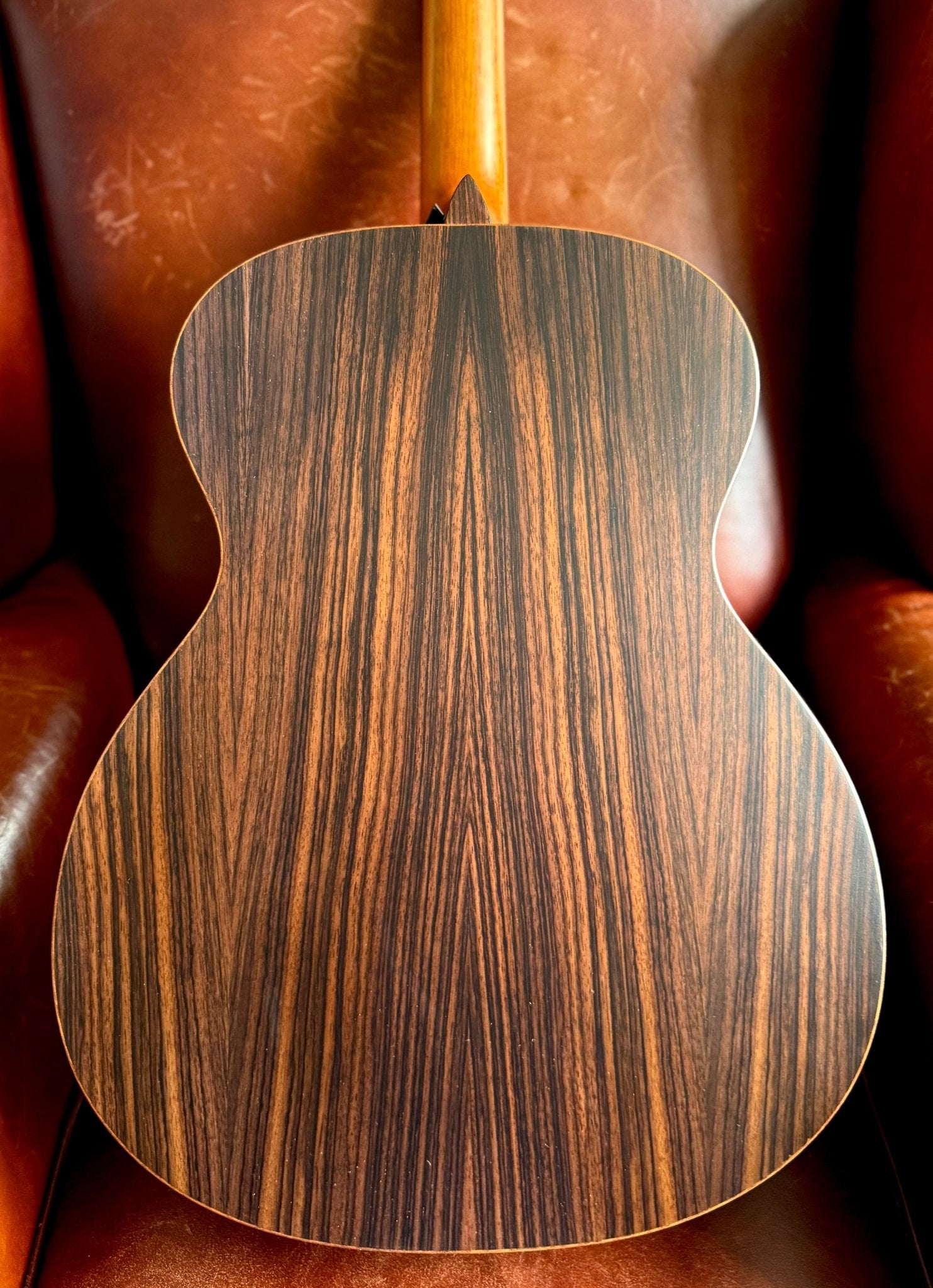 Veelah V4 OM Solid Top Rosewood Armrest Natural Acoustic Guitar w/ Gig Bag - Richards Guitars Of Stratford Upon Avon