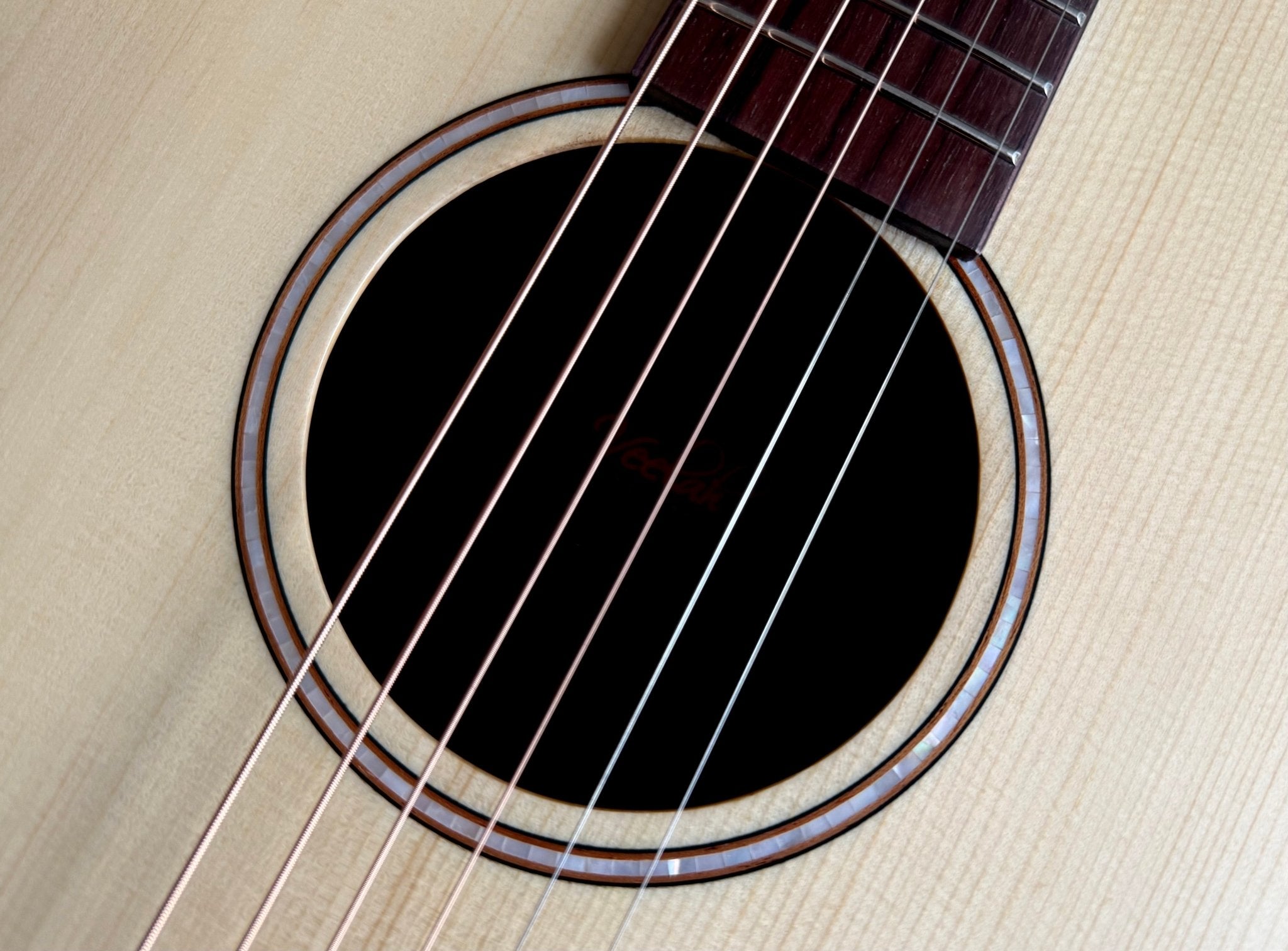 Veelah V4 OM Solid Top Rosewood Armrest Natural Acoustic Guitar w/ Gig Bag - Richards Guitars Of Stratford Upon Avon