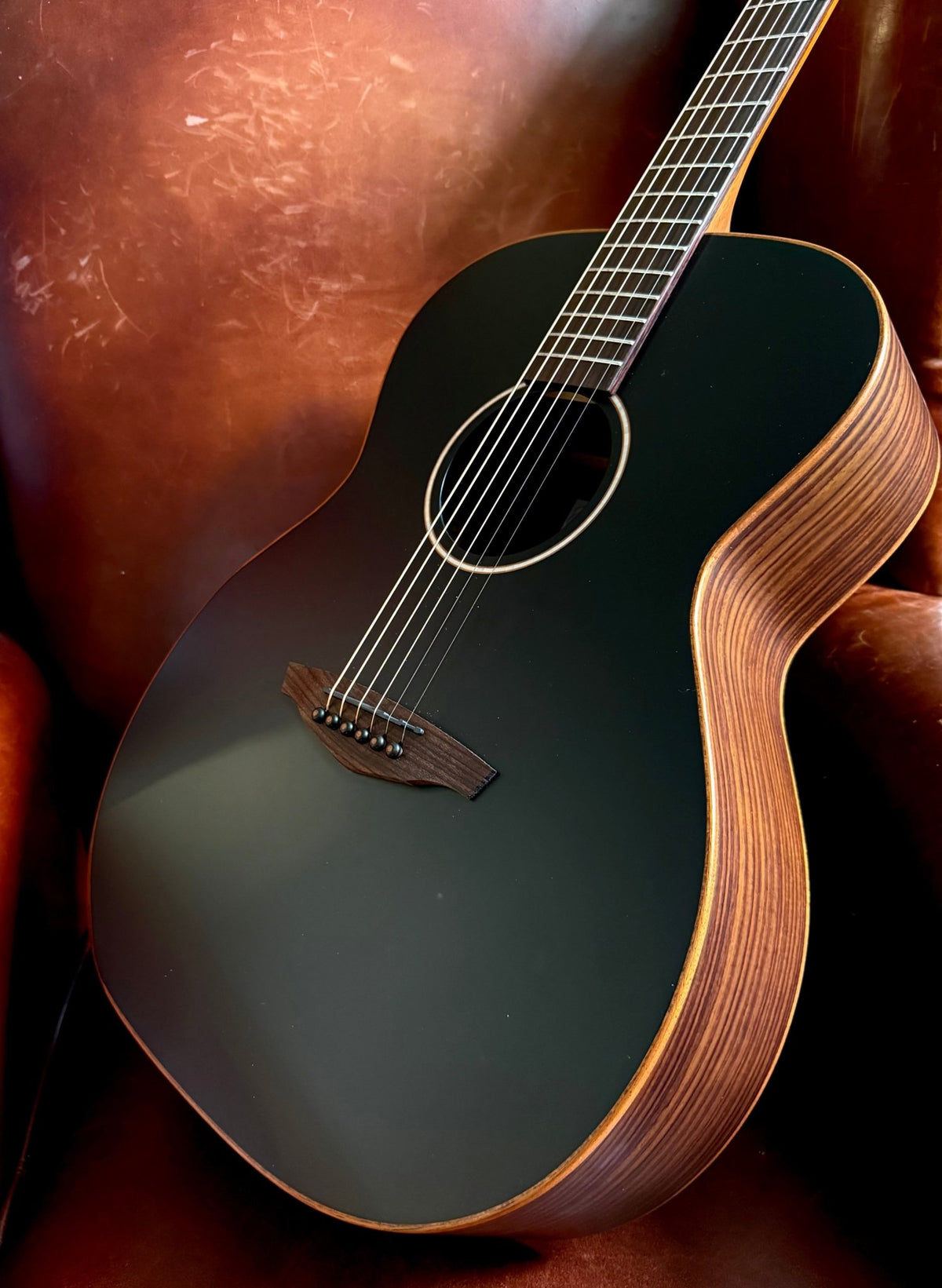 Veelah V4 OM Solid Top Rosewood Armrest Satin Black Acoustic Guitar w/ Gig Bag - Richards Guitars Of Stratford Upon Avon