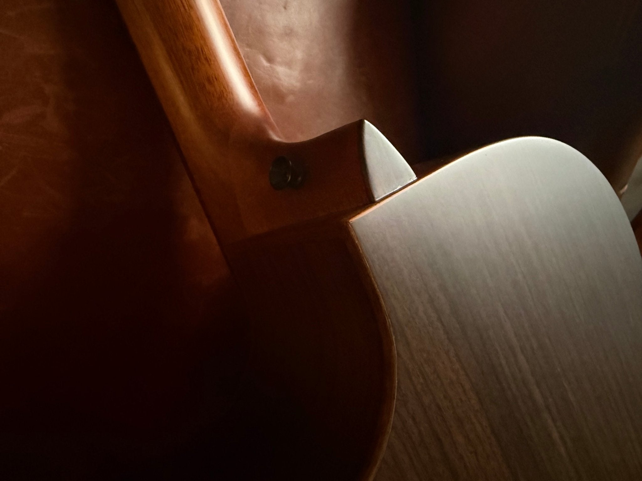 Veelah V4 Rosewood Armrest Satin Black Acoustic Guitar - Richards Guitars Of Stratford Upon Avon