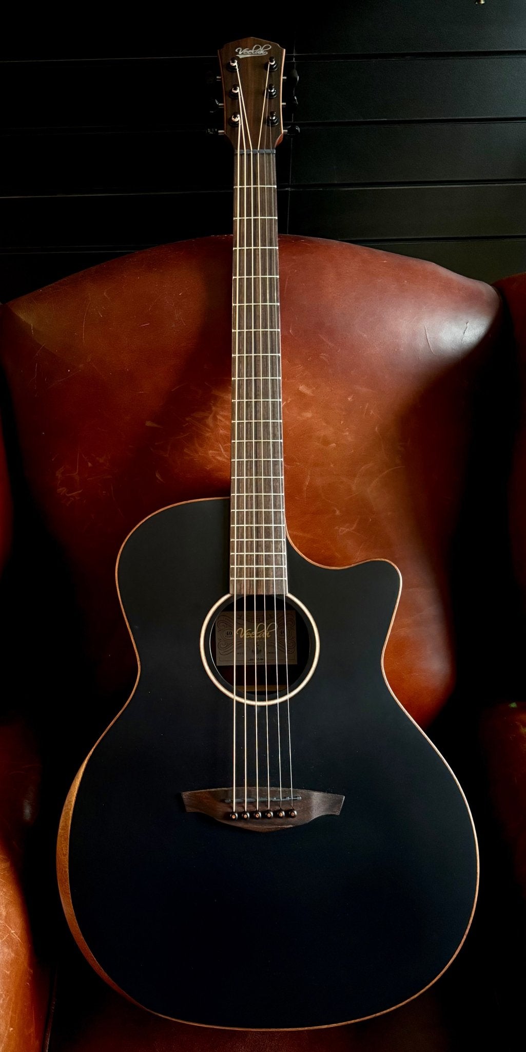 Veelah V4 Rosewood Armrest Satin Black Acoustic Guitar - Richards Guitars Of Stratford Upon Avon