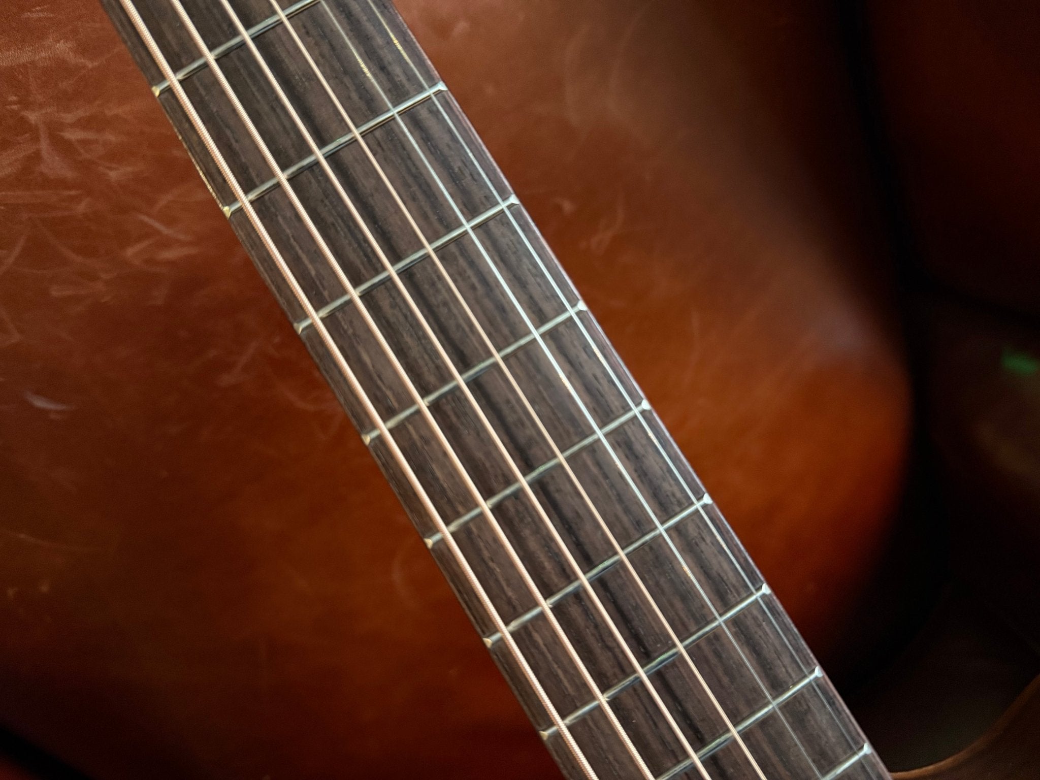 Veelah V4 Rosewood Armrest Satin Black Acoustic Guitar - Richards Guitars Of Stratford Upon Avon