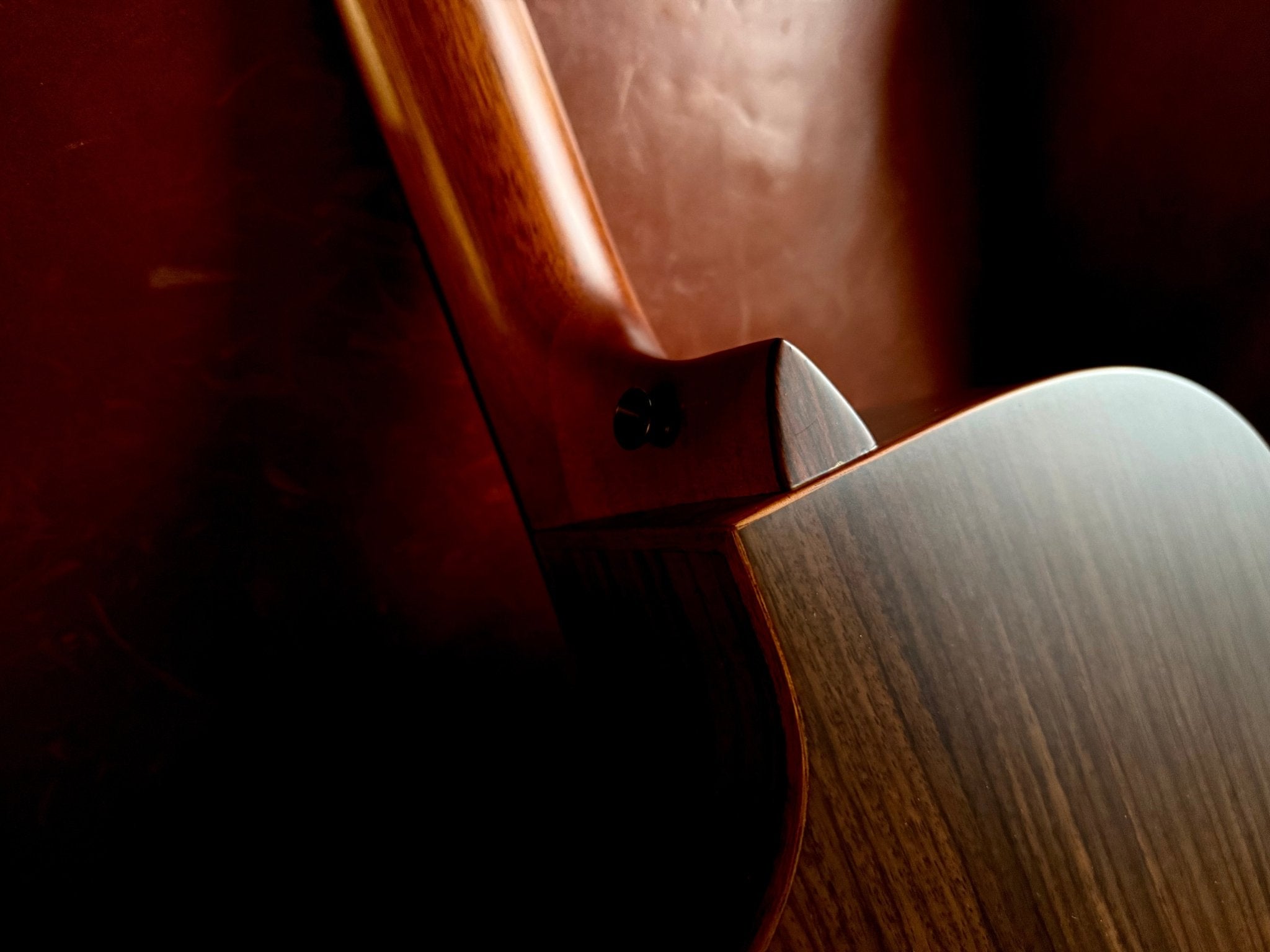Veelah V4 Rosewood Armrest Satin Black Acoustic Guitar - Richards Guitars Of Stratford Upon Avon