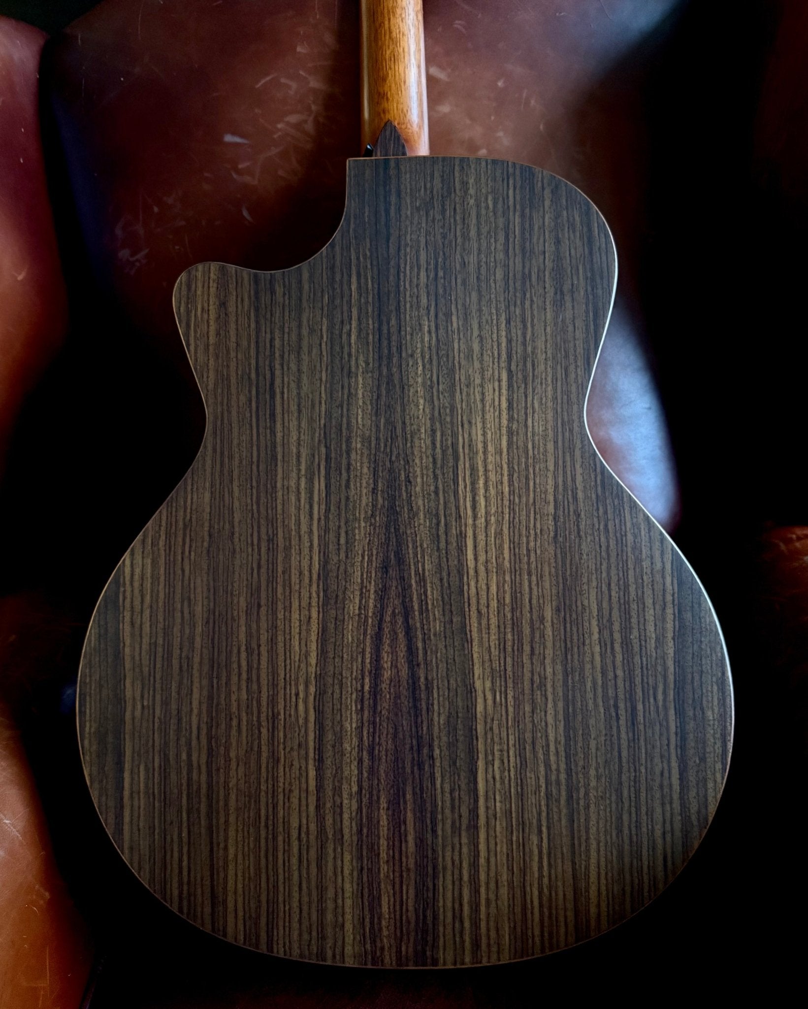 Veelah V4 Rosewood Armrest Satin Black Acoustic Guitar - Richards Guitars Of Stratford Upon Avon
