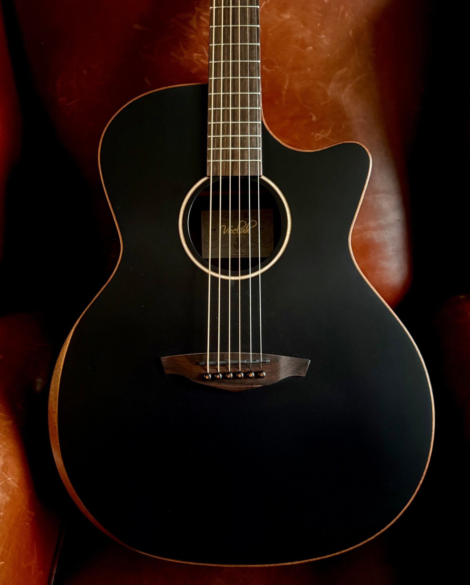 Veelah V4 Rosewood Armrest Satin Black Acoustic Guitar - Richards Guitars Of Stratford Upon Avon