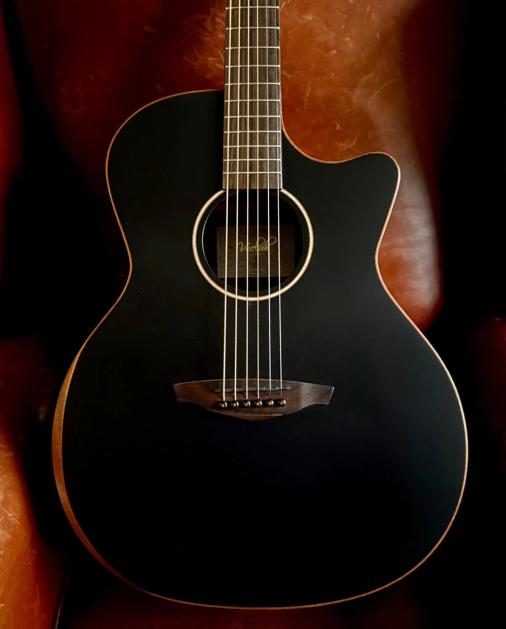 Buy Veelah V4 GAC Solid Top Rosewood Armrest Satin Black Acoustic Guitar w/ Gig Bag