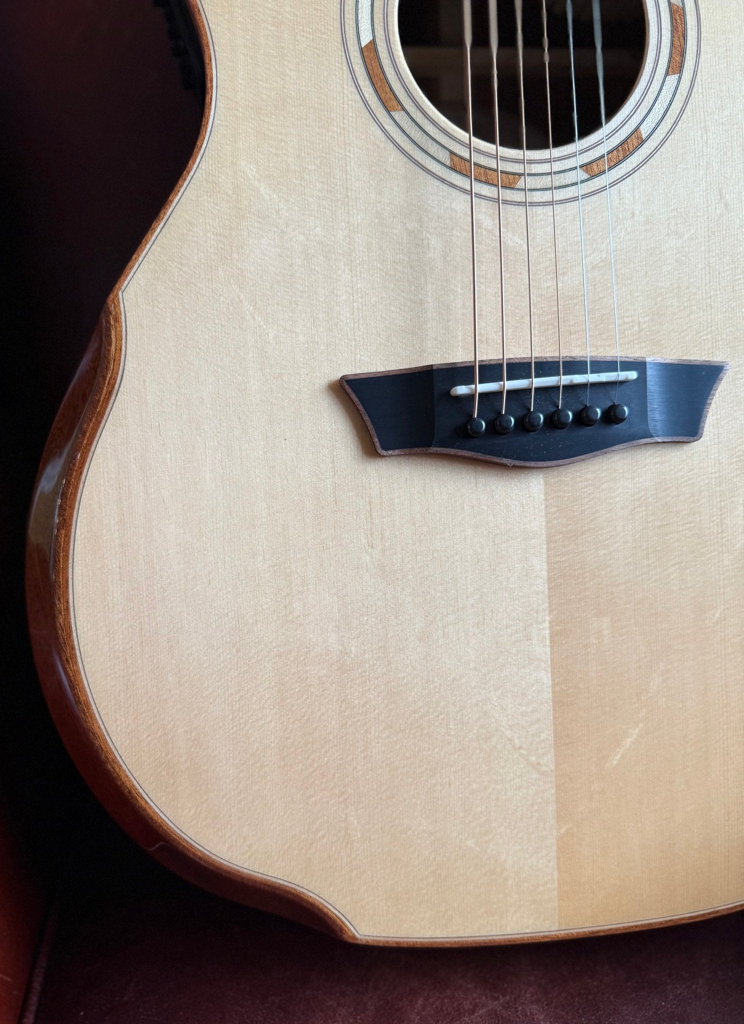 Washburn G25SCE w/CASE - Grand Auditorium - Natural Electro Acoustic Guitar - Richards Guitars Of Stratford Upon Avon