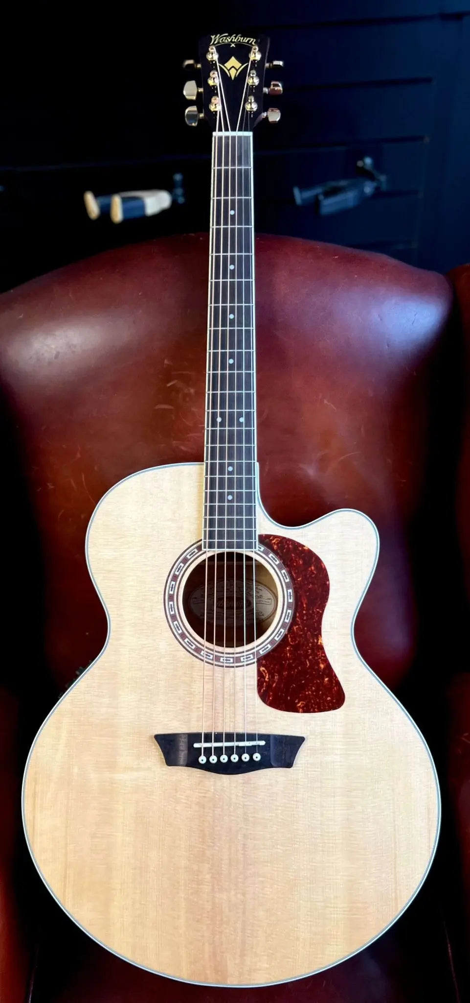 Washburn J40SCE - Jumbo - Natural Gloss Acoustic Guitar - Richards Guitars Of Stratford Upon Avon