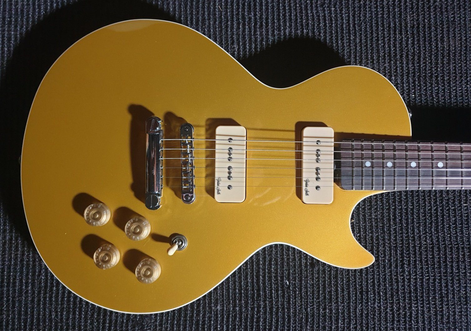 Gordon Smith GS Deluxe Gold Top Twin P90, Electric Guitar for sale at Richards Guitars.
